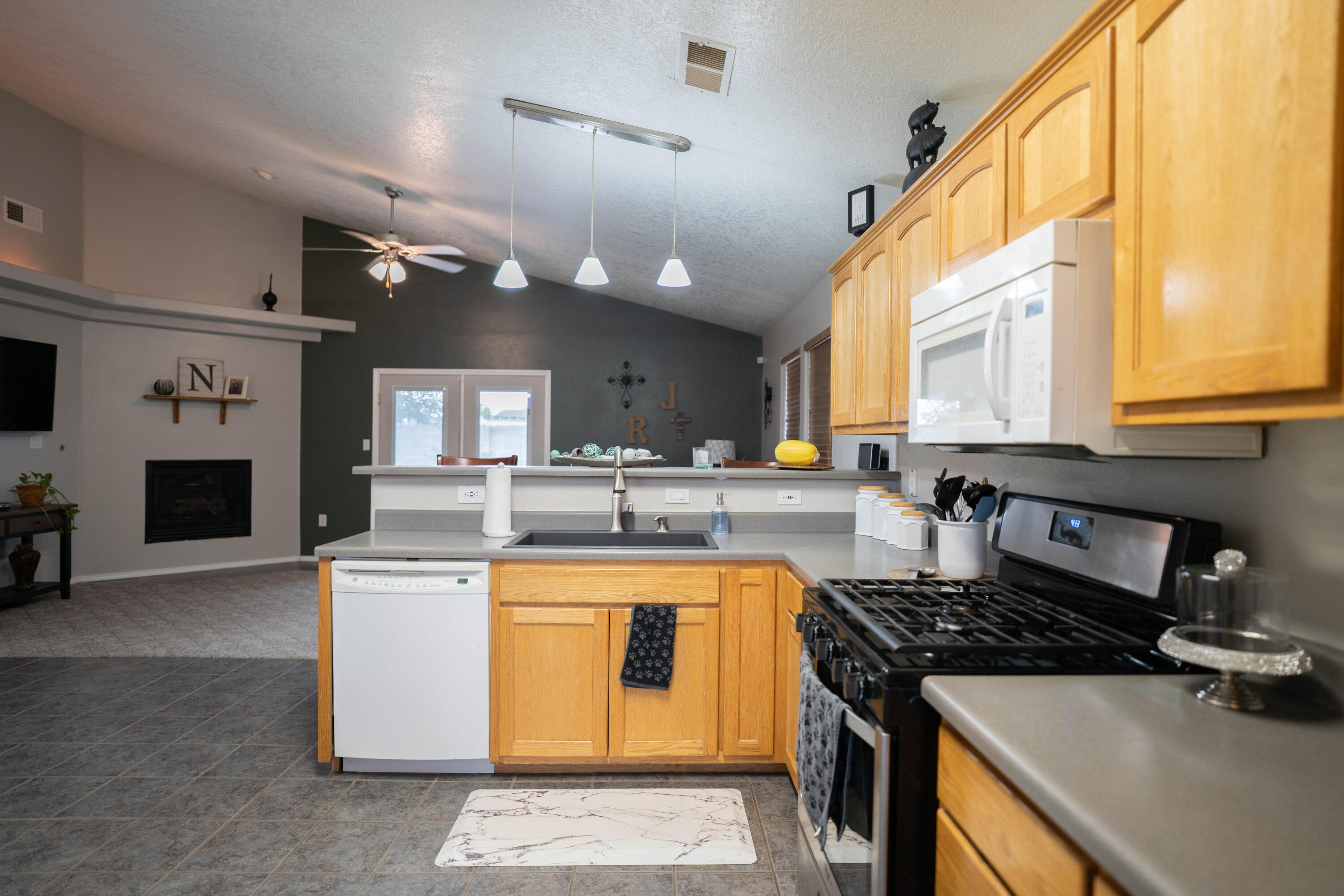 2002 VALLEY VIEW Drive SW