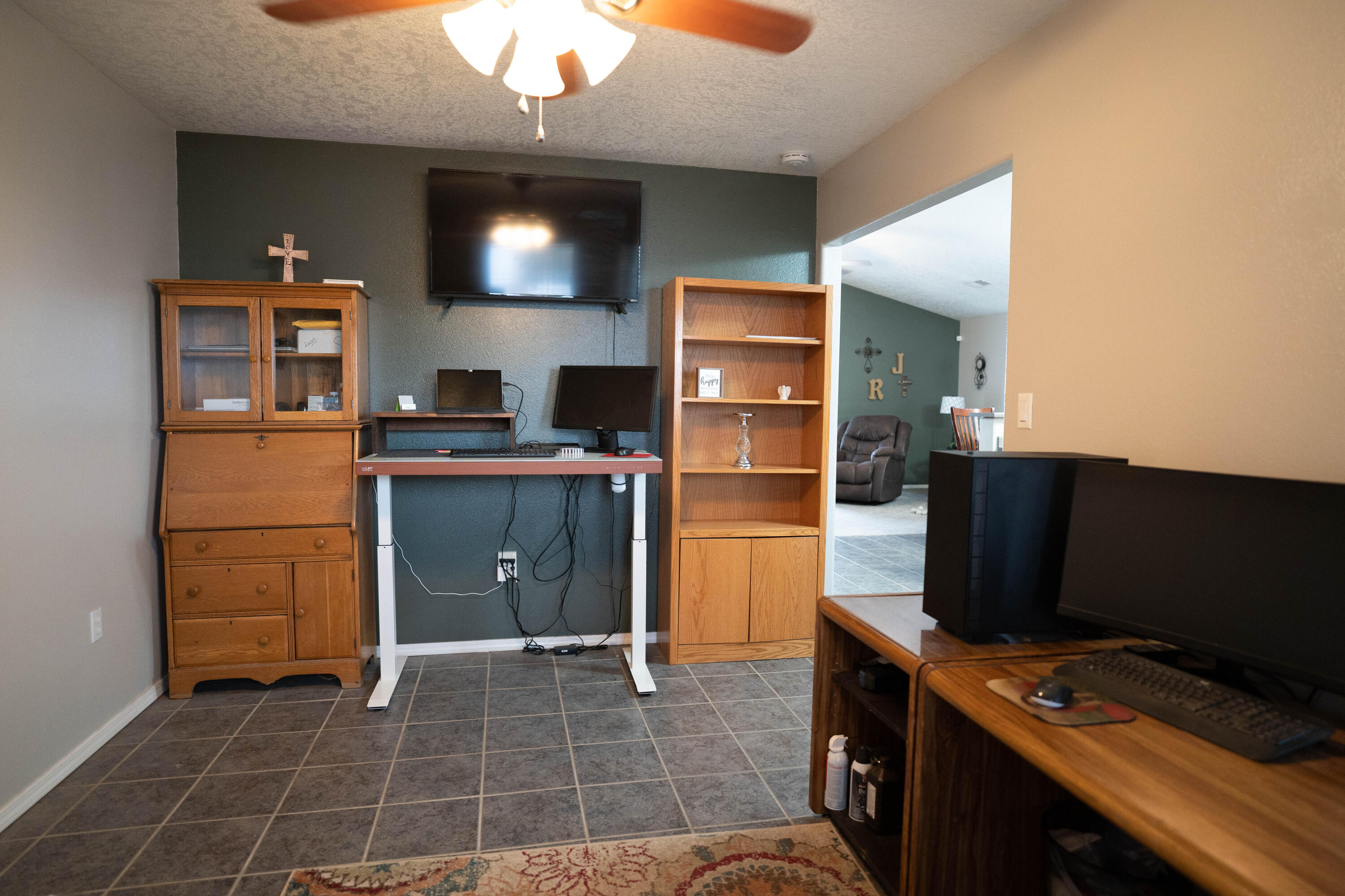 2002 VALLEY VIEW Drive SW