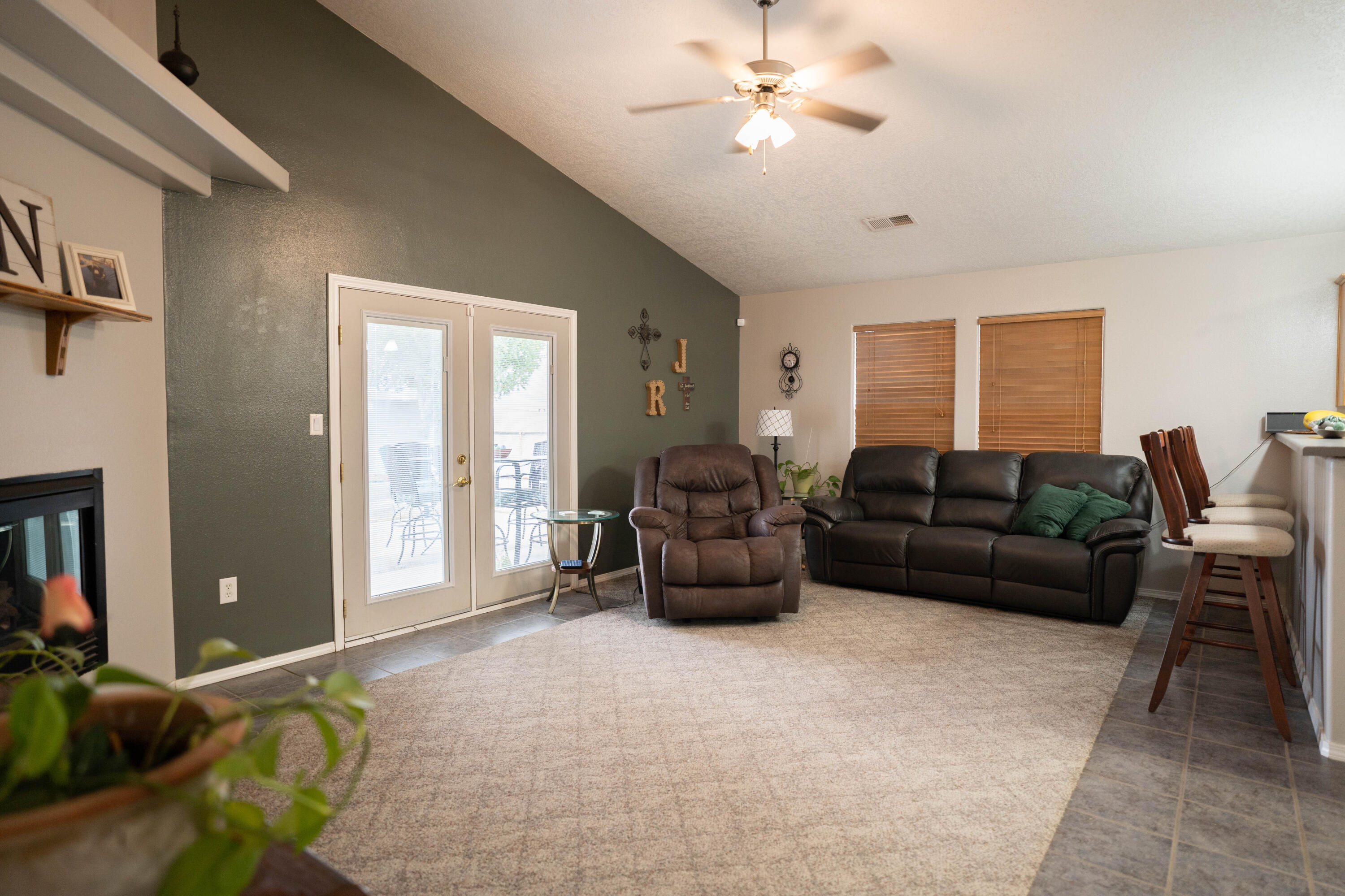 2002 VALLEY VIEW Drive SW