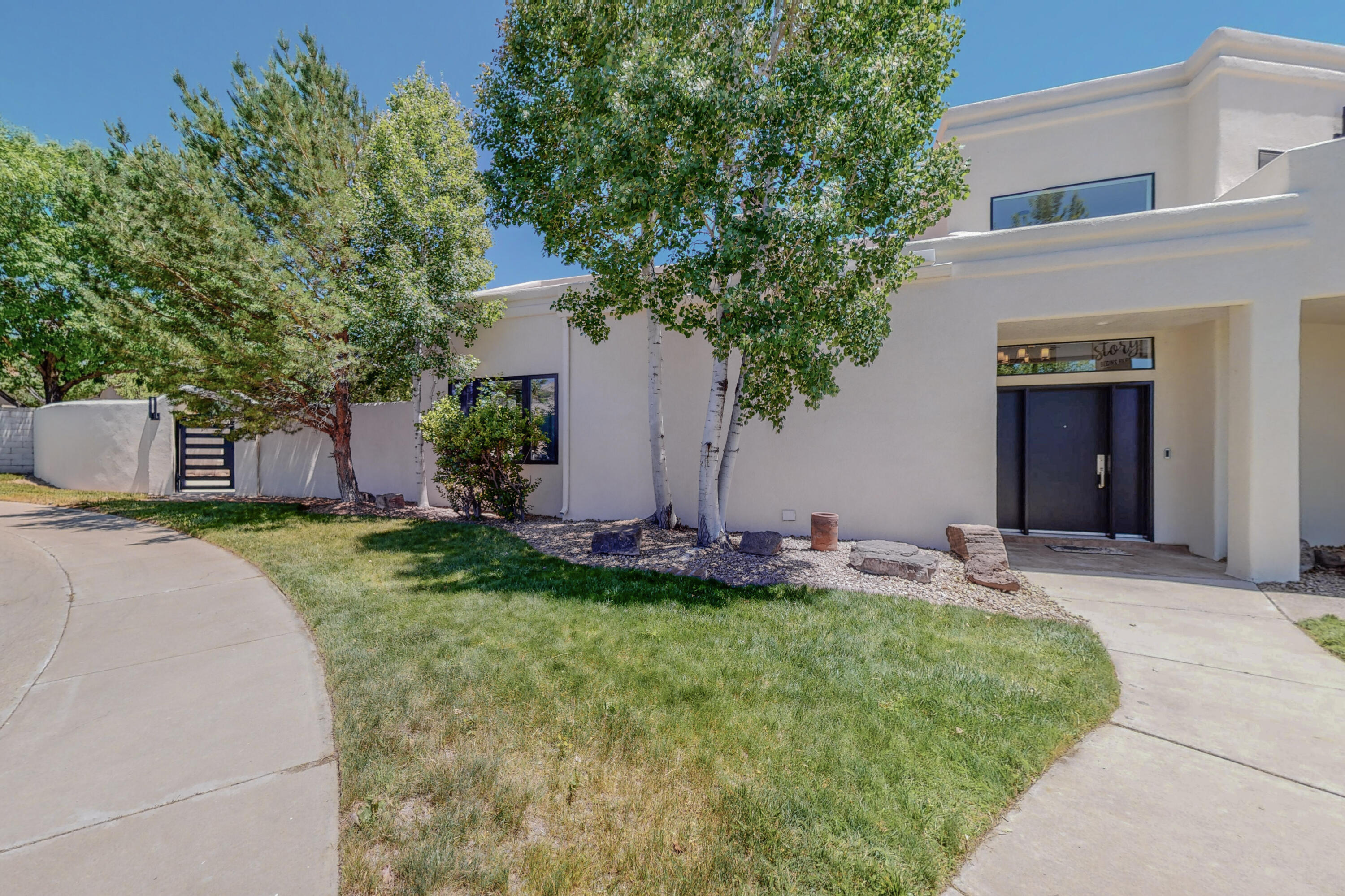 11724 Woodmar Lane NE