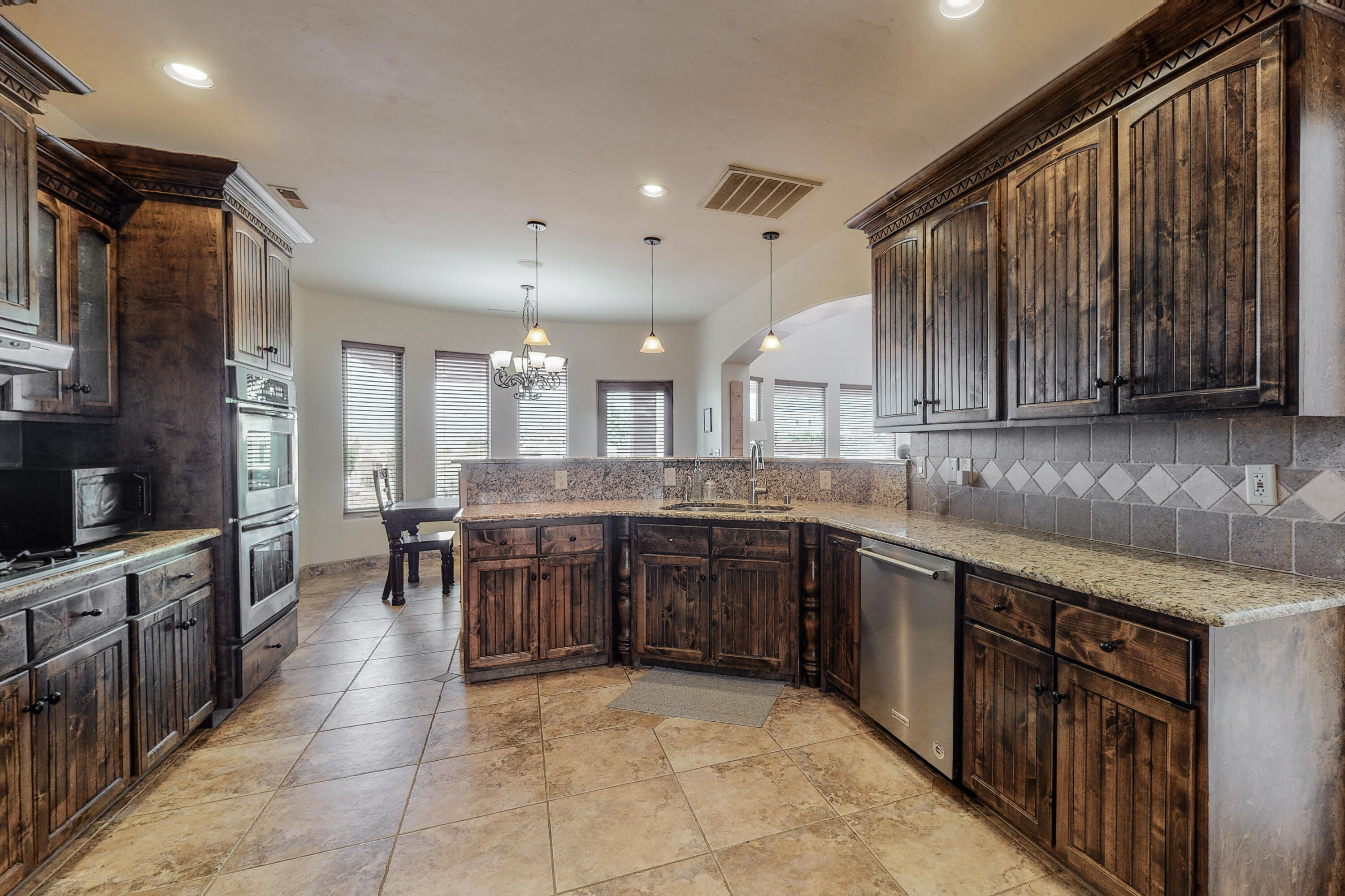 3114 CAMPECHE Road NE