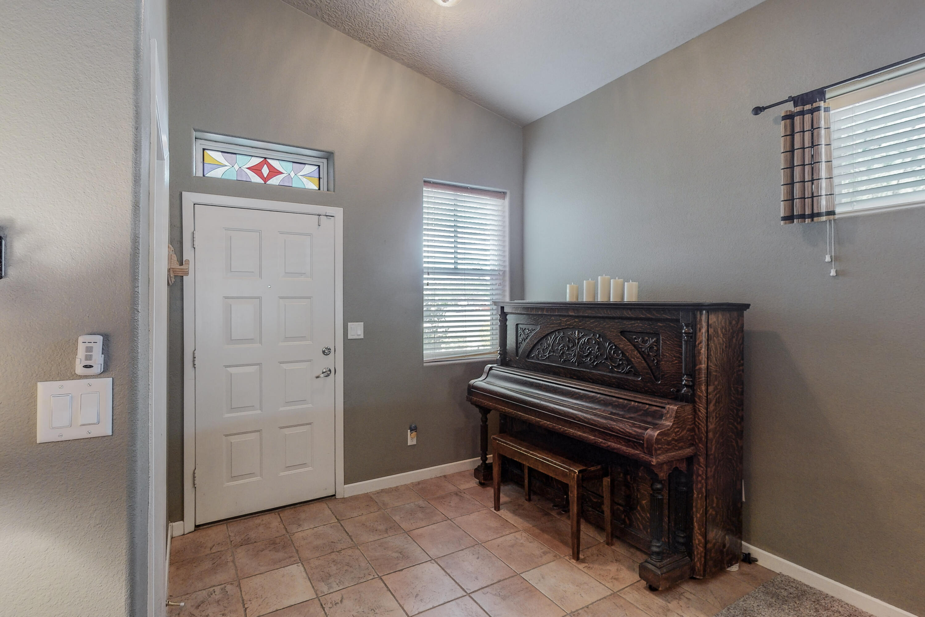 1364 REYNOSA Loop SE