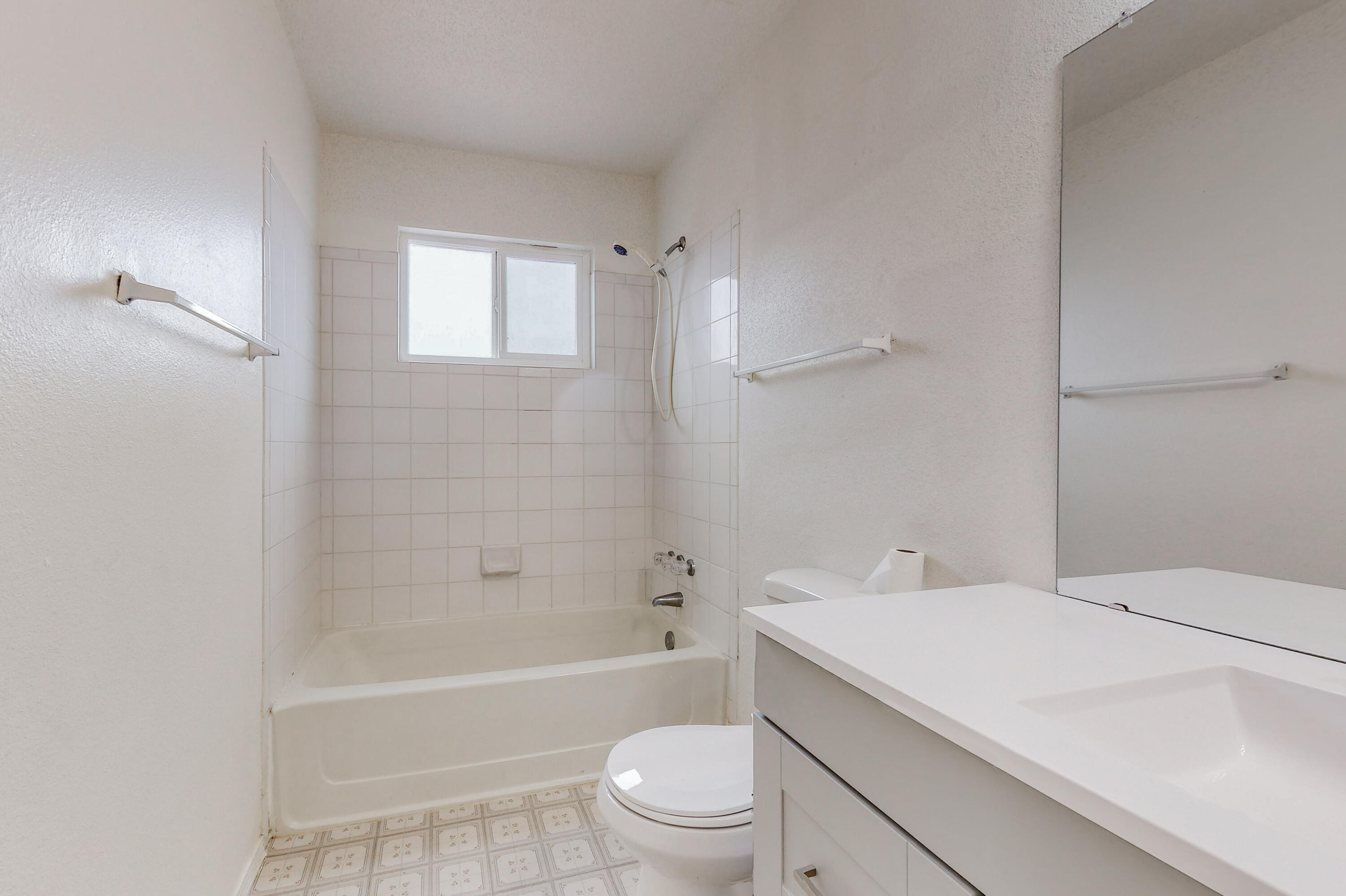 1865 CLEARWATER Loop NE