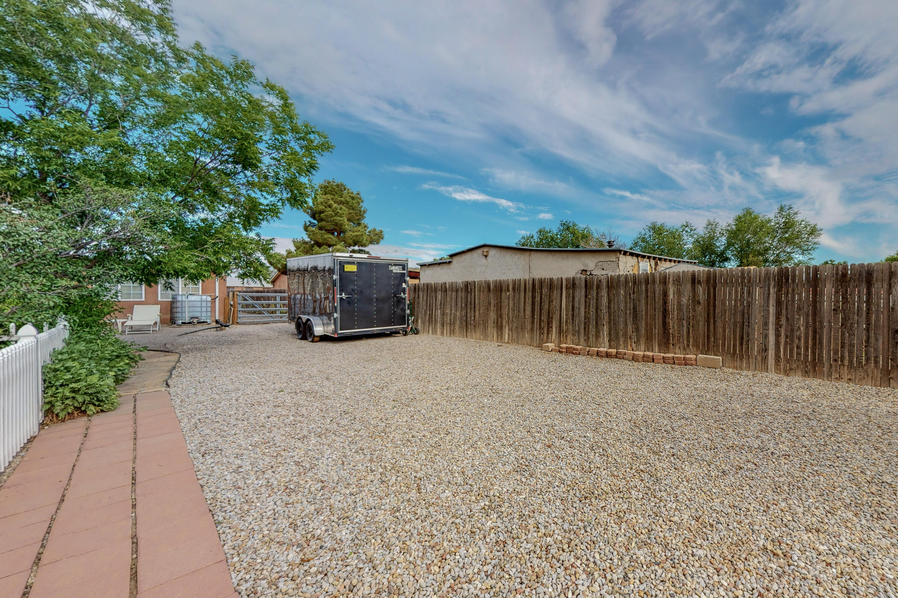 1813 ZICKERT Place NW