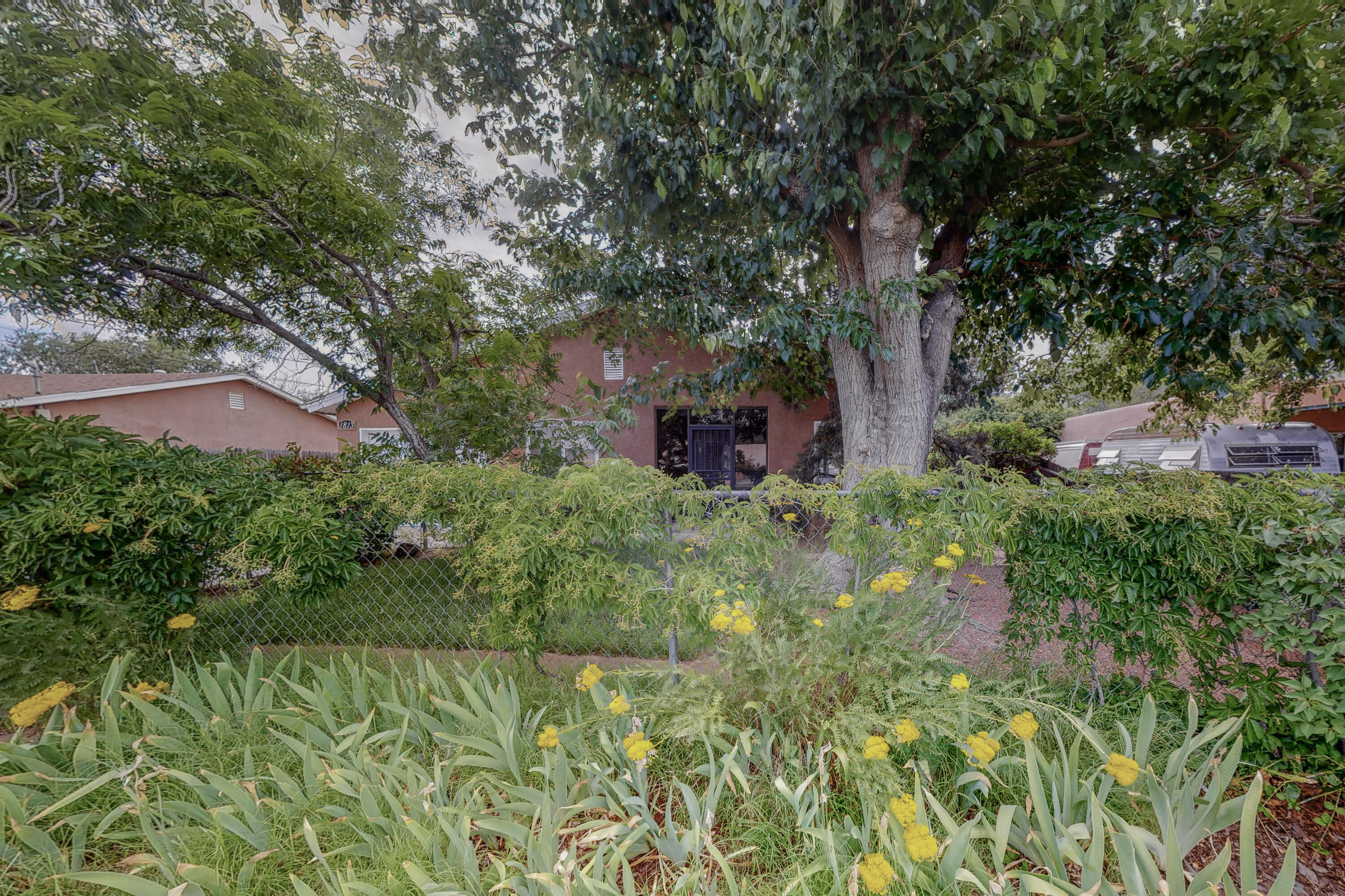 1813 ZICKERT Place NW