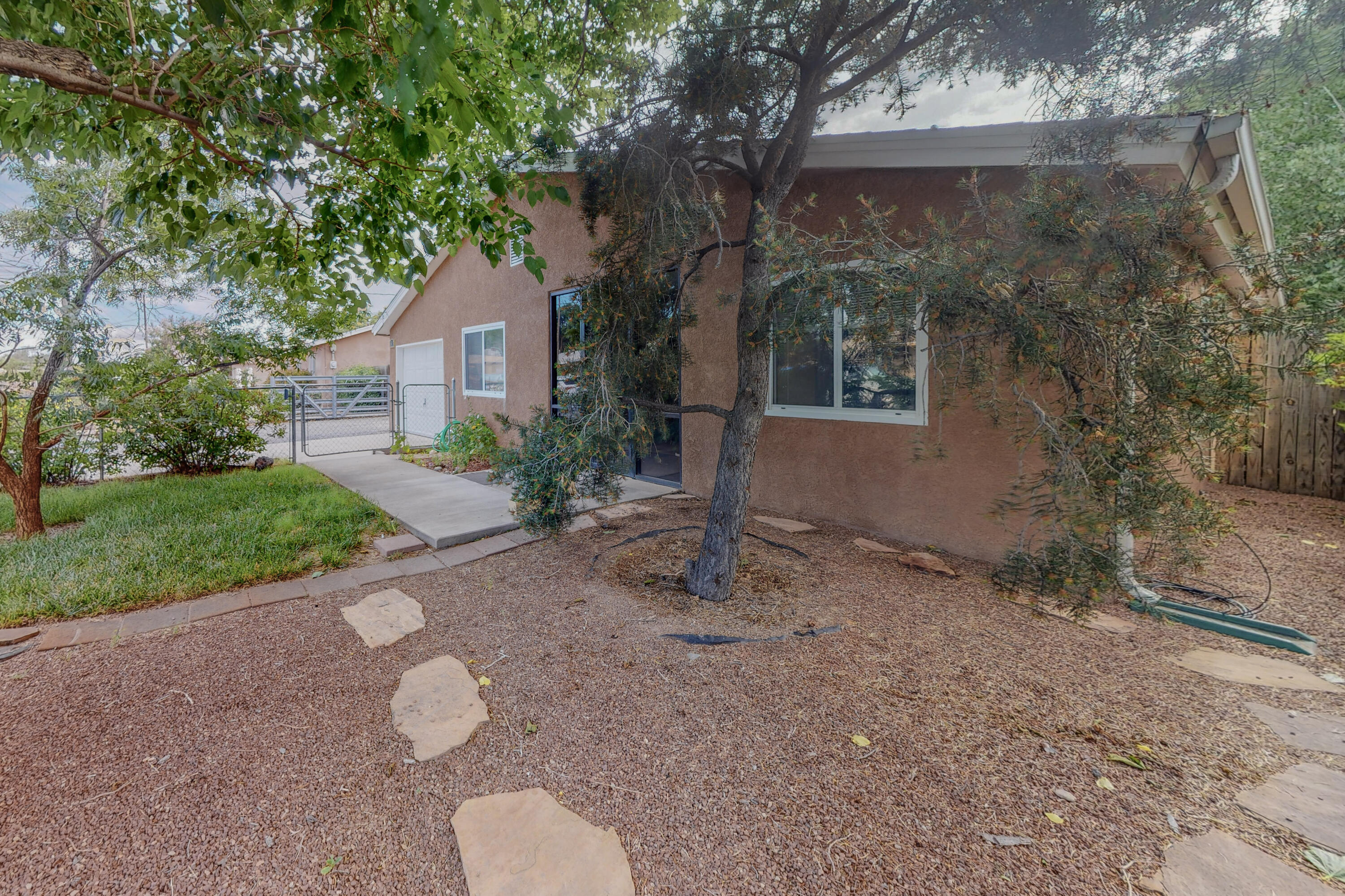1813 ZICKERT Place NW