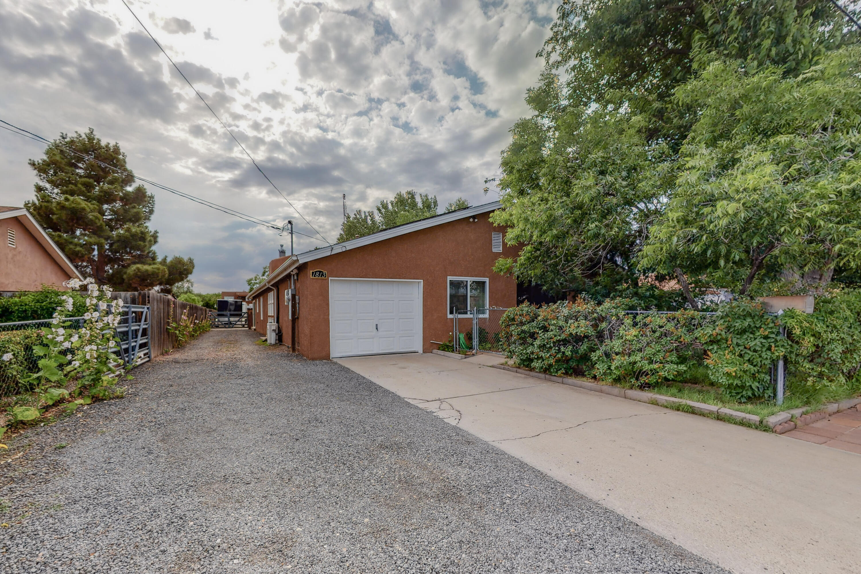 1813 ZICKERT Place NW