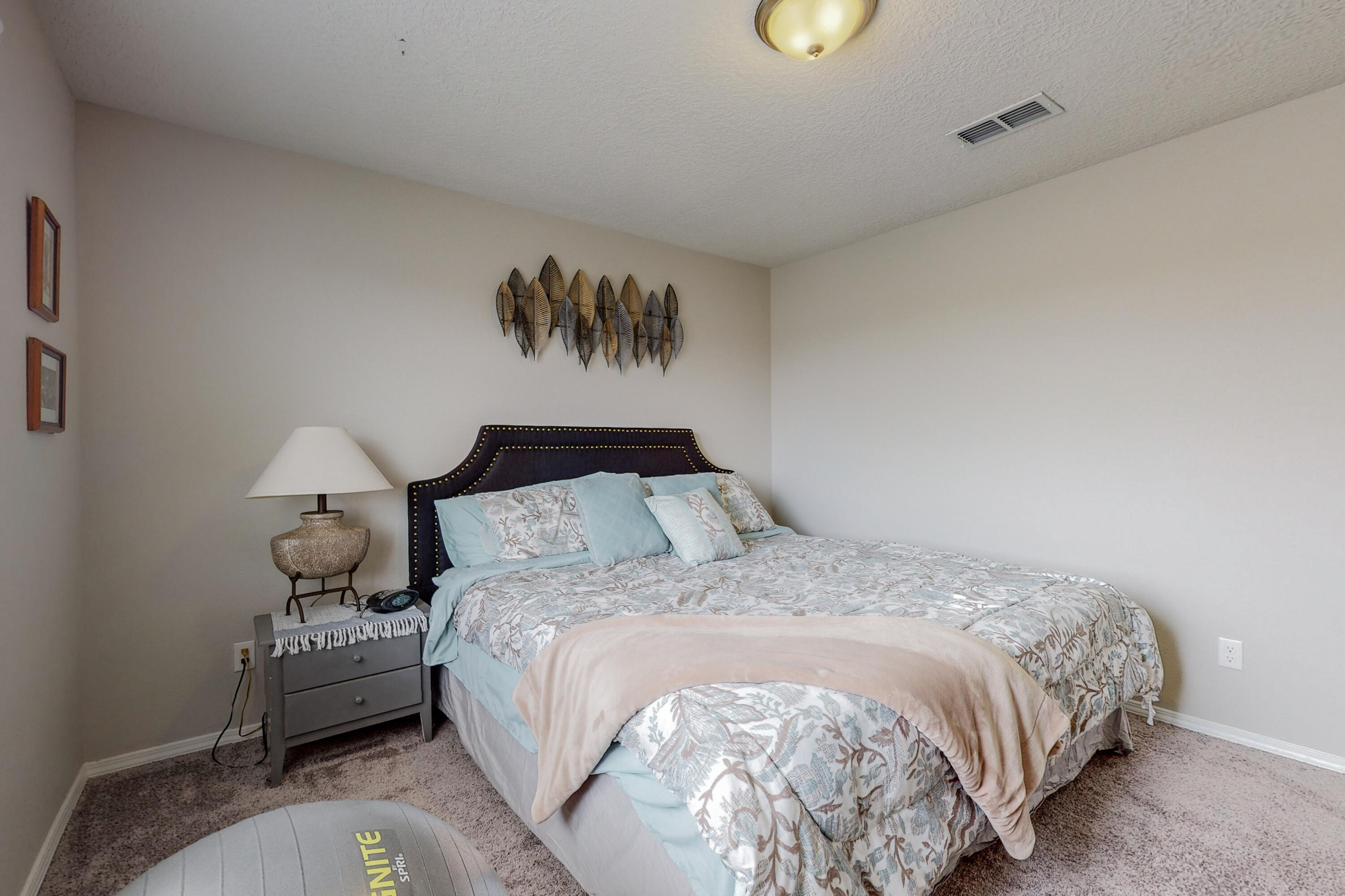 2720 DELICIAS Road SE