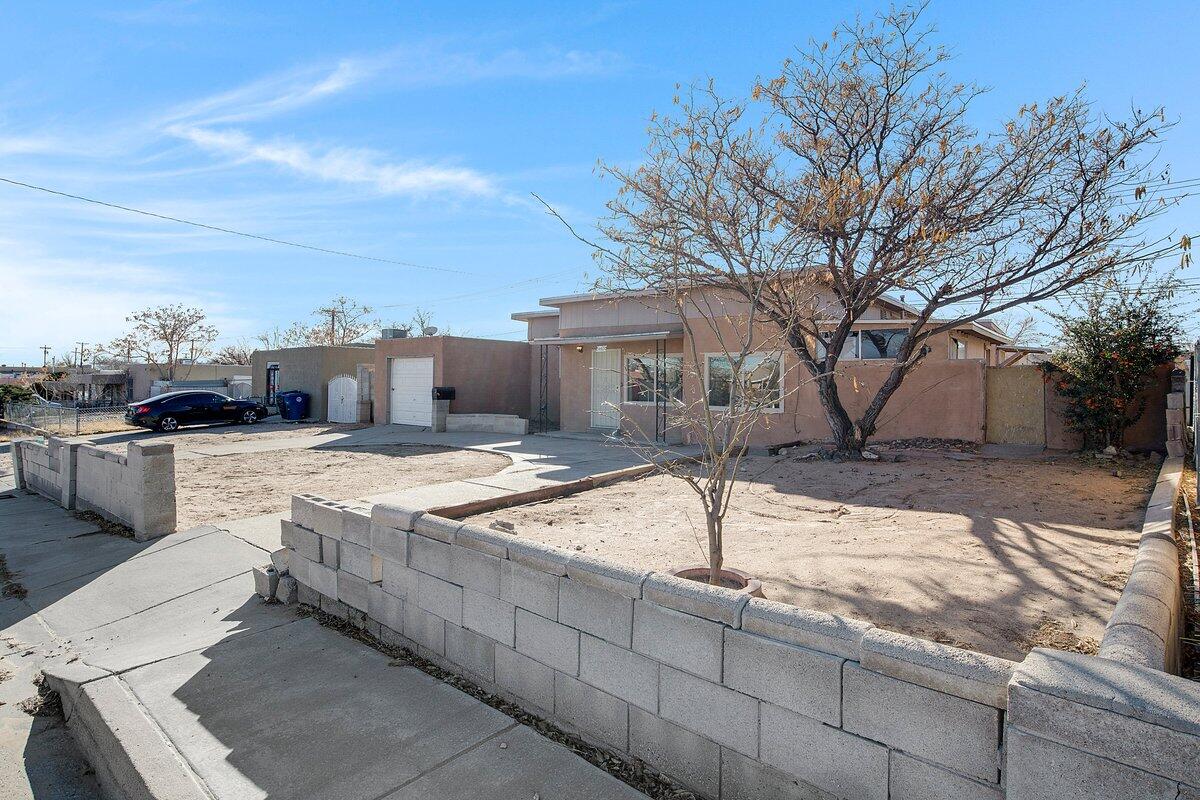 463 LOMA HERMOSA Drive NW
