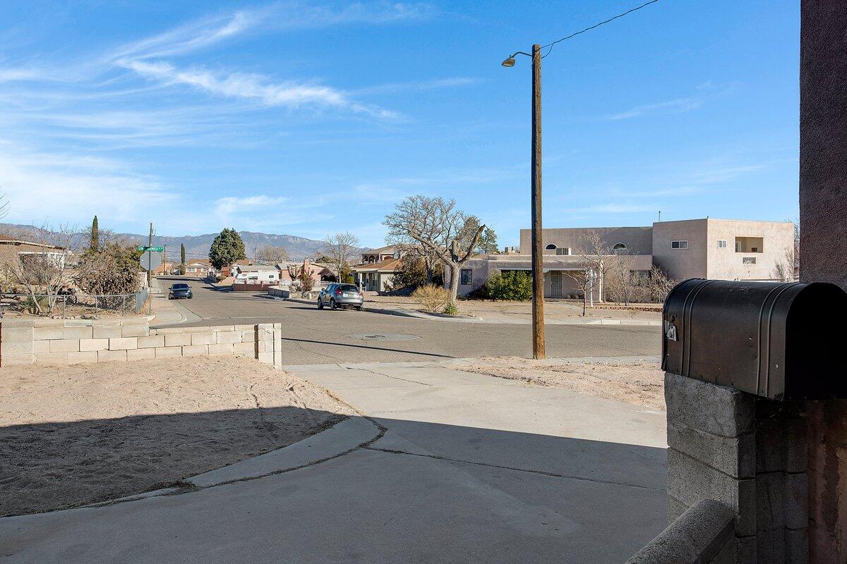 463 LOMA HERMOSA Drive NW
