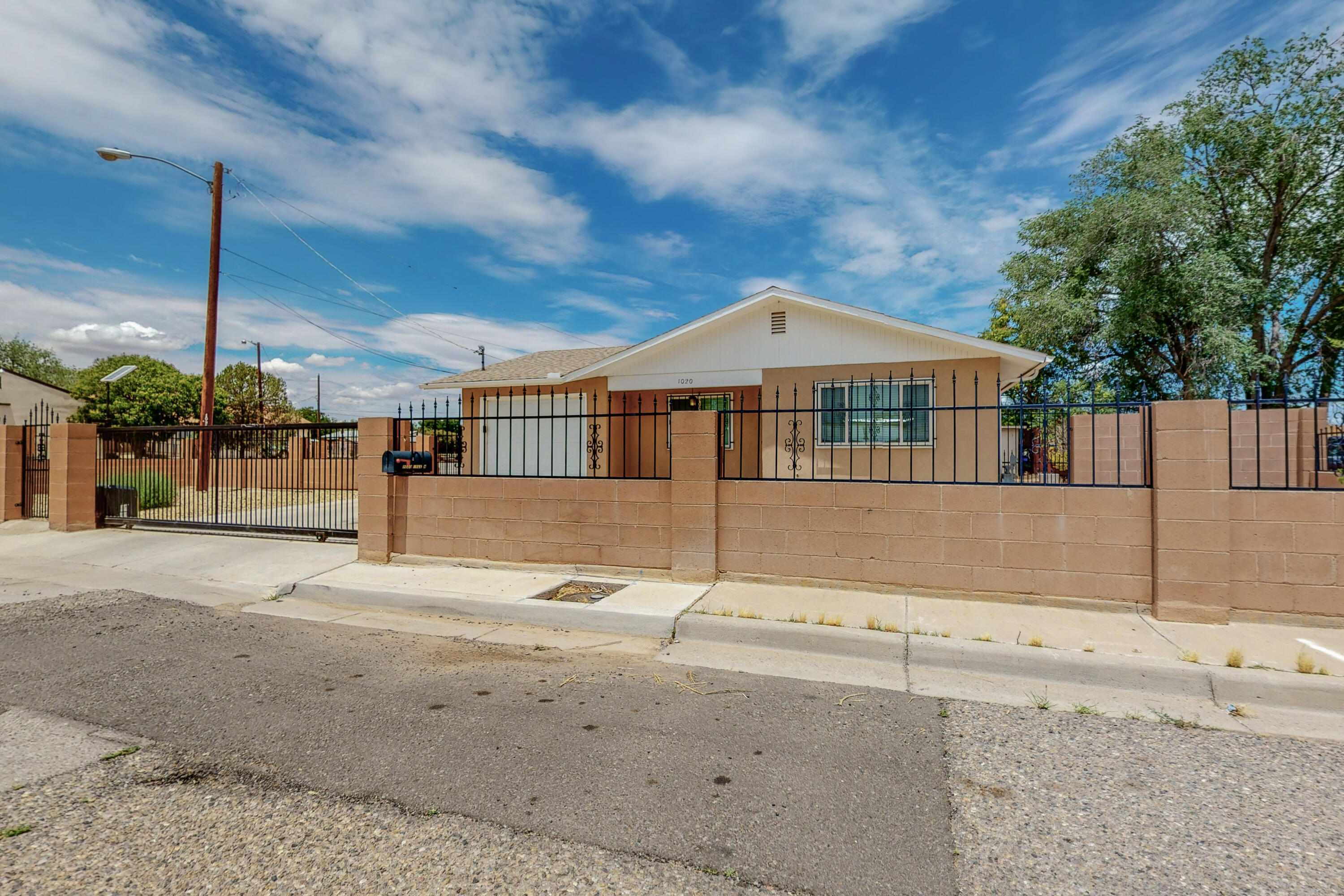1020 DILLON Avenue