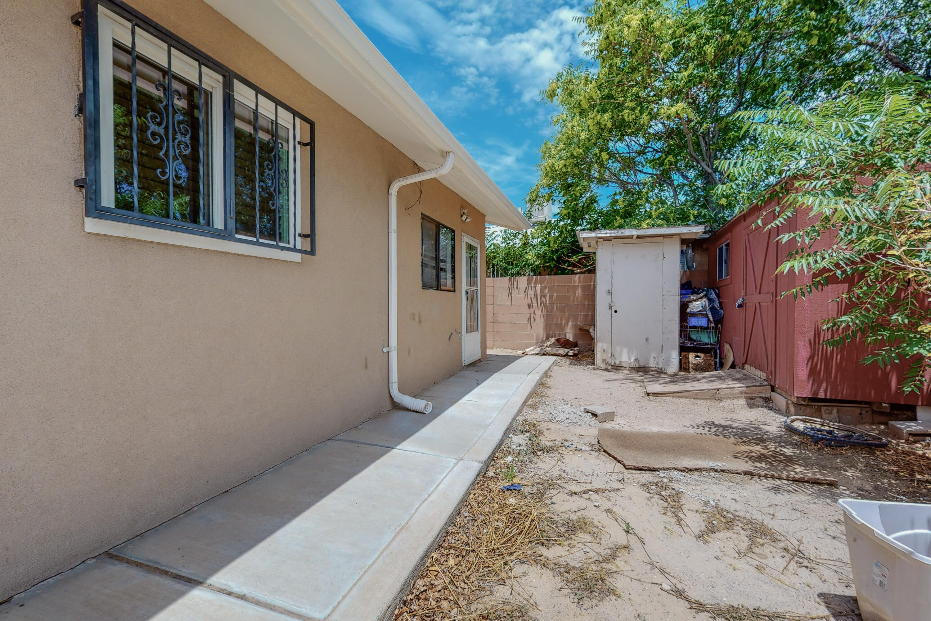 1020 DILLON Avenue
