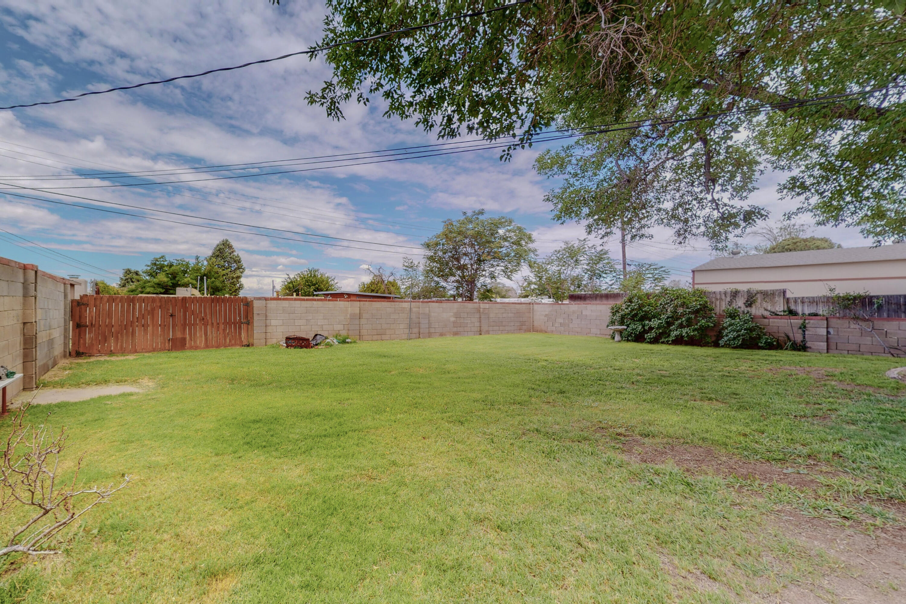2413 CAGUA Drive NE
