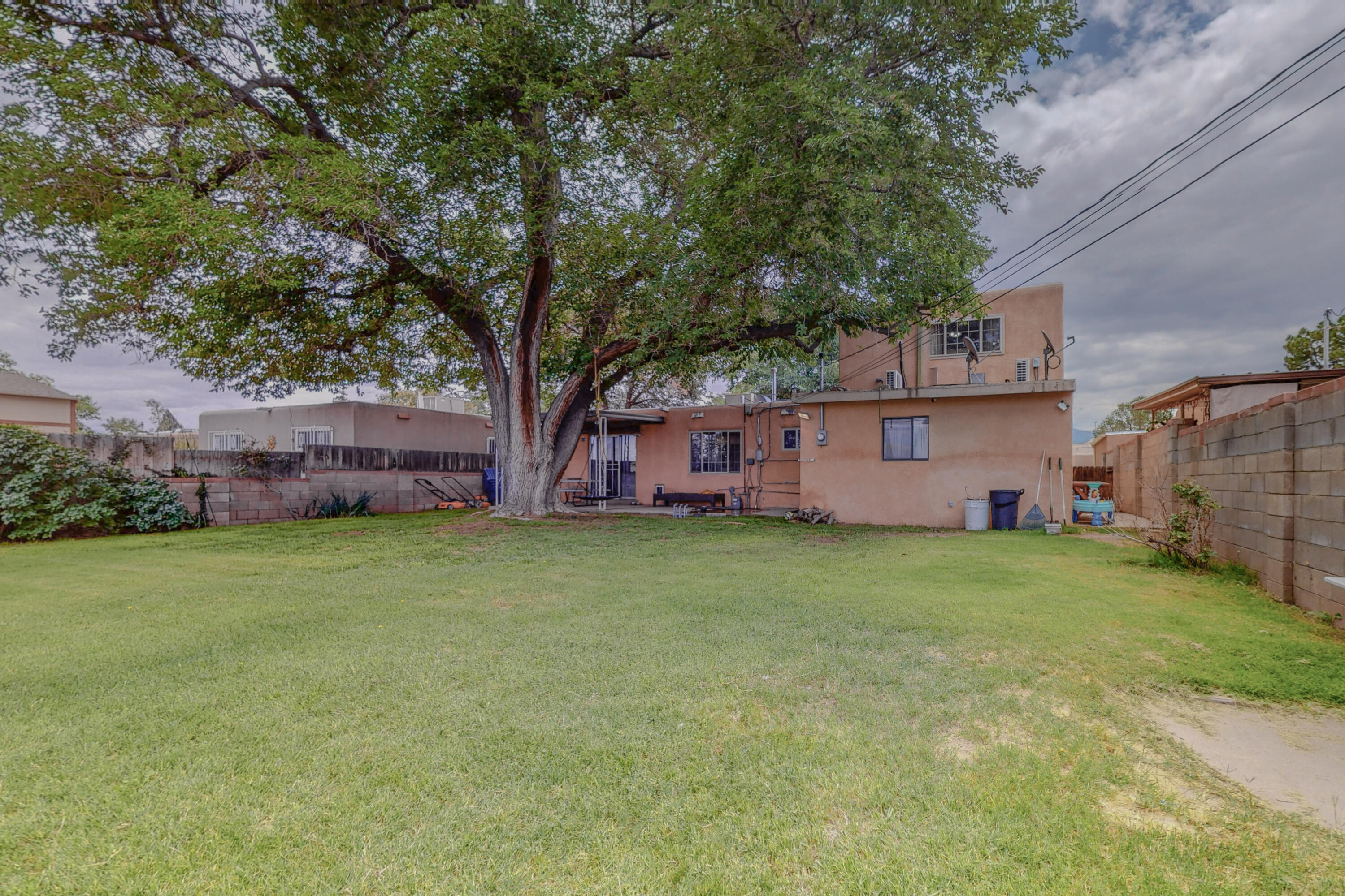 2413 CAGUA Drive NE