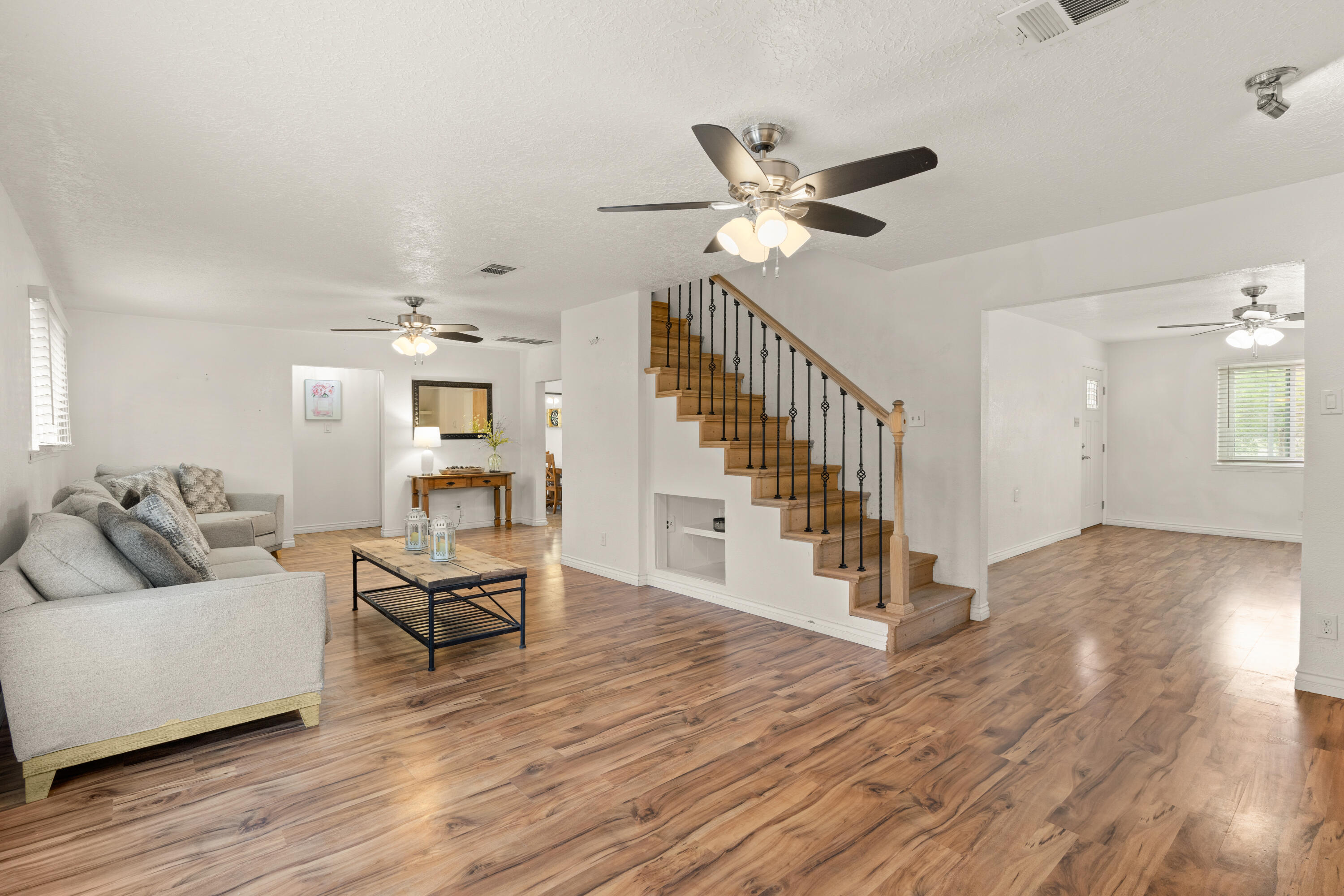 2130 LA VEGA Drive SW