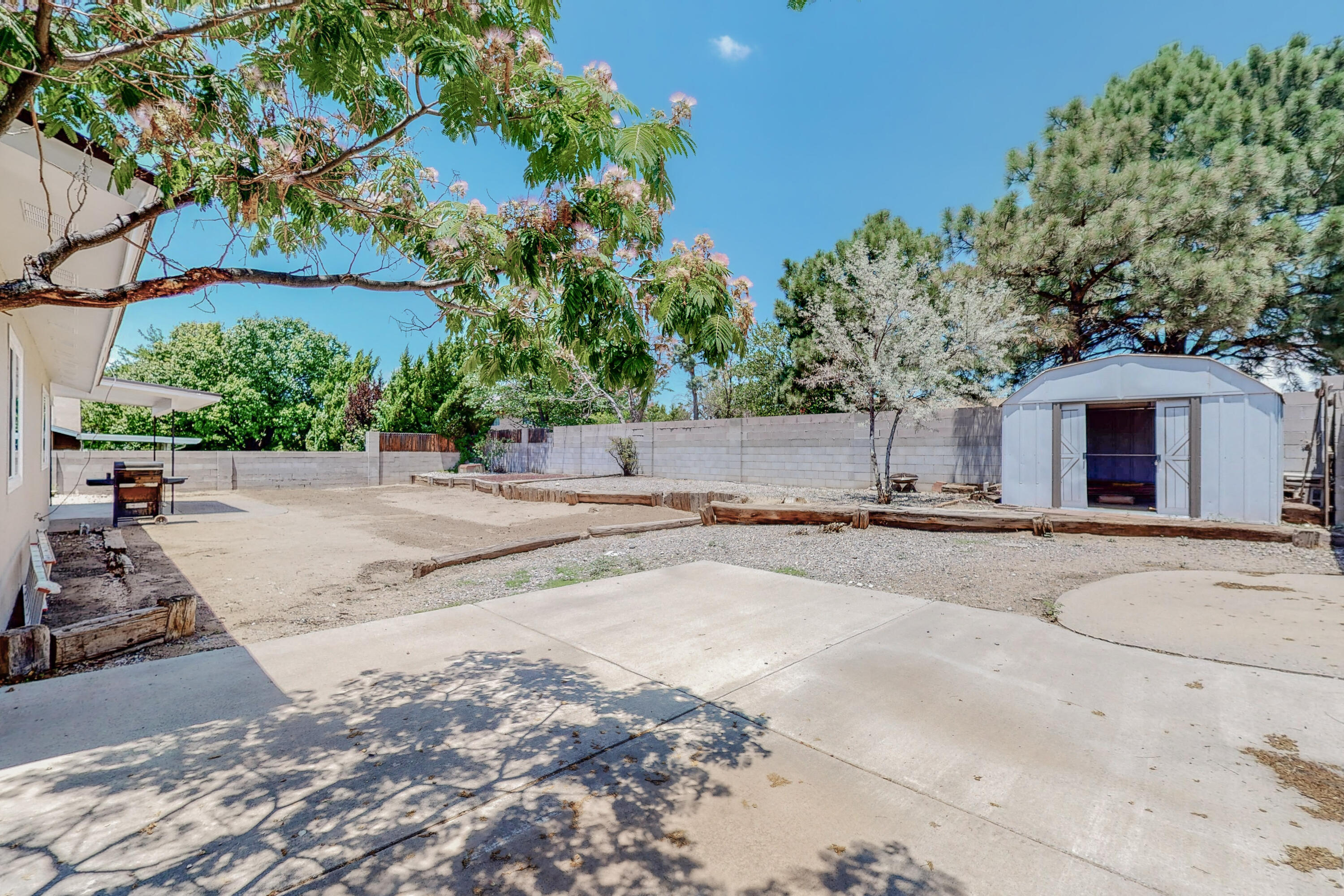7561 CAPULIN Road NE