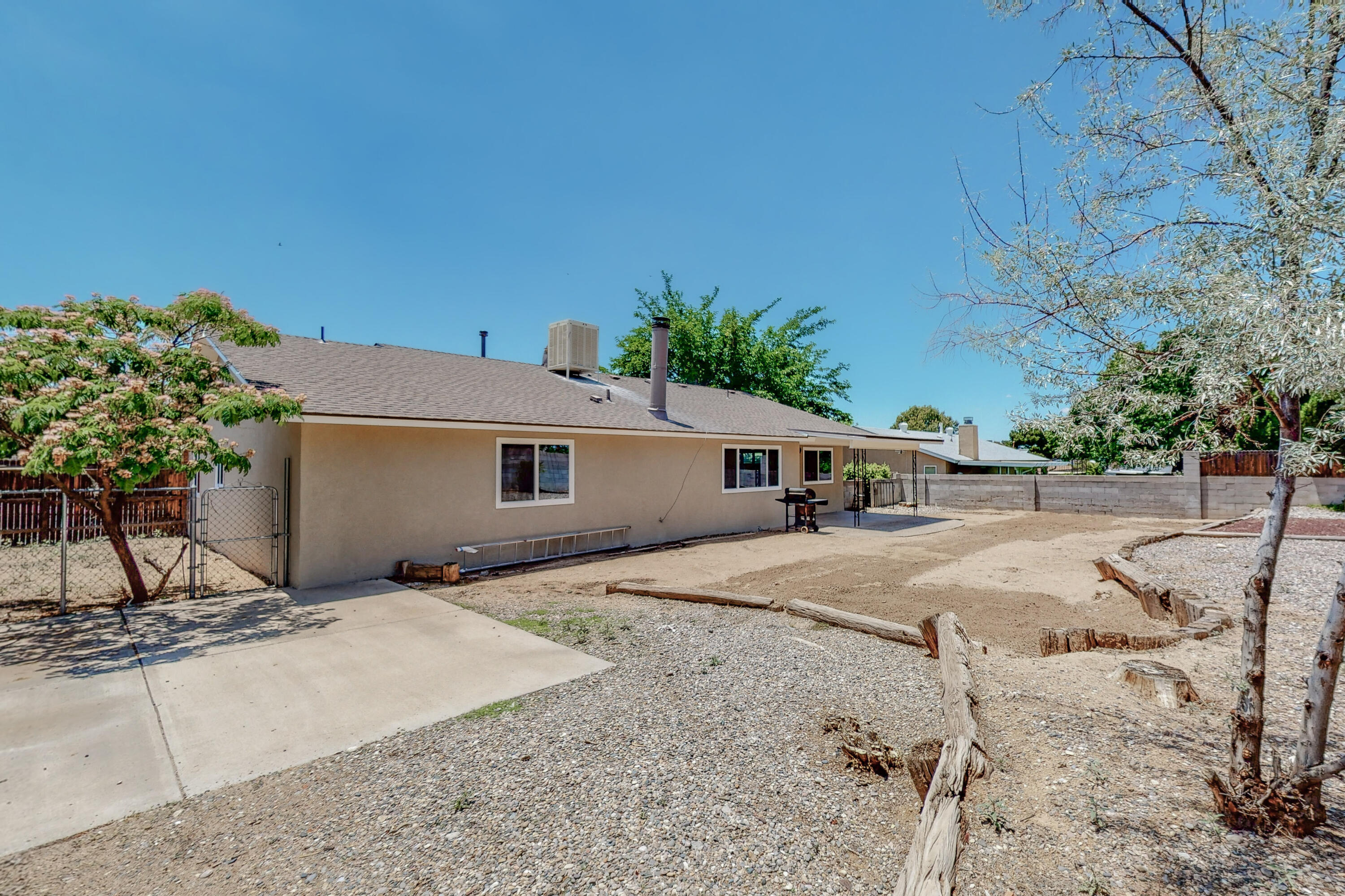 7561 CAPULIN Road NE