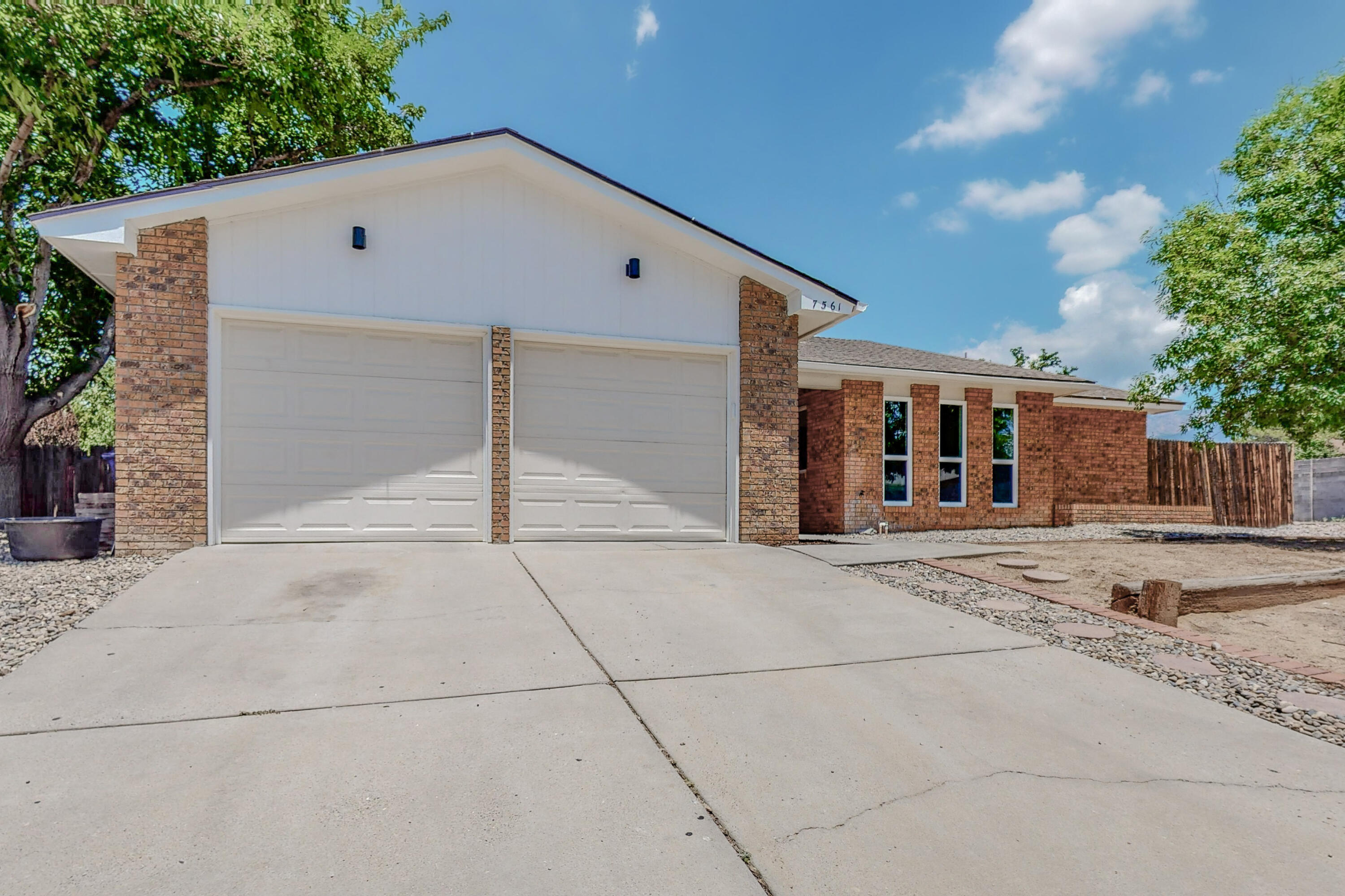 7561 CAPULIN Road NE