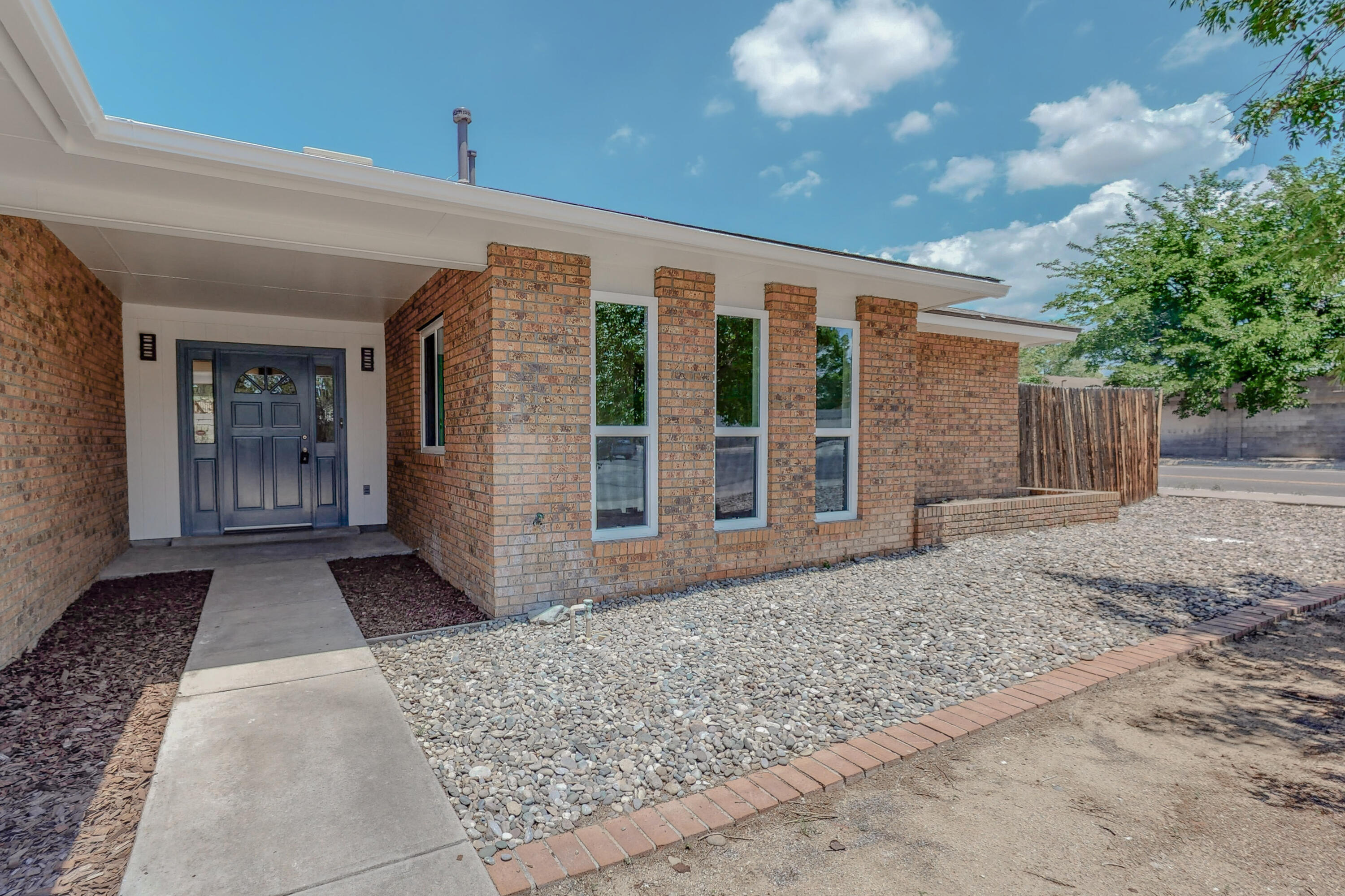7561 CAPULIN Road NE