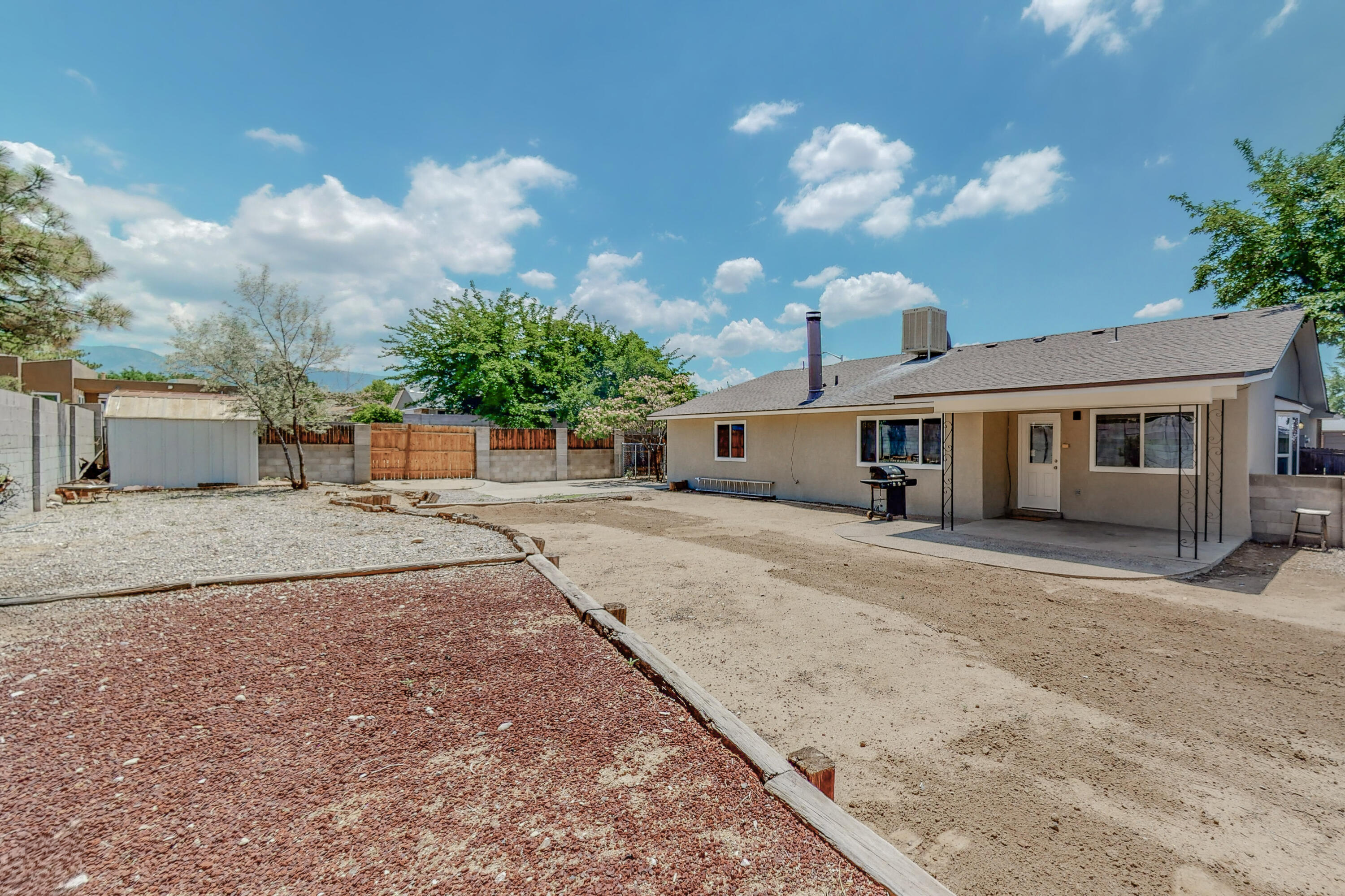 7561 CAPULIN Road NE