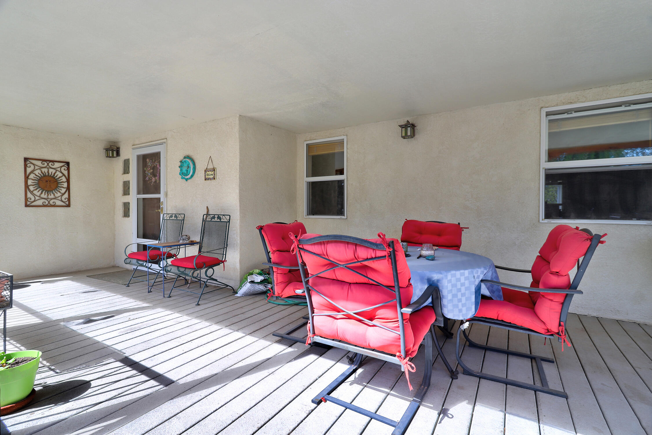 8 LONGVIEW Drive