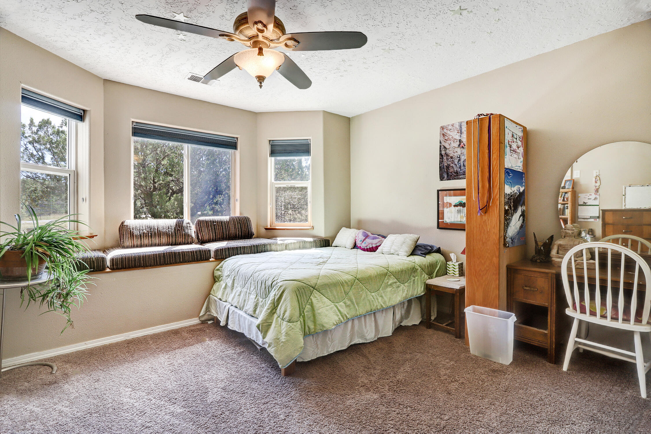 8 LONGVIEW Drive