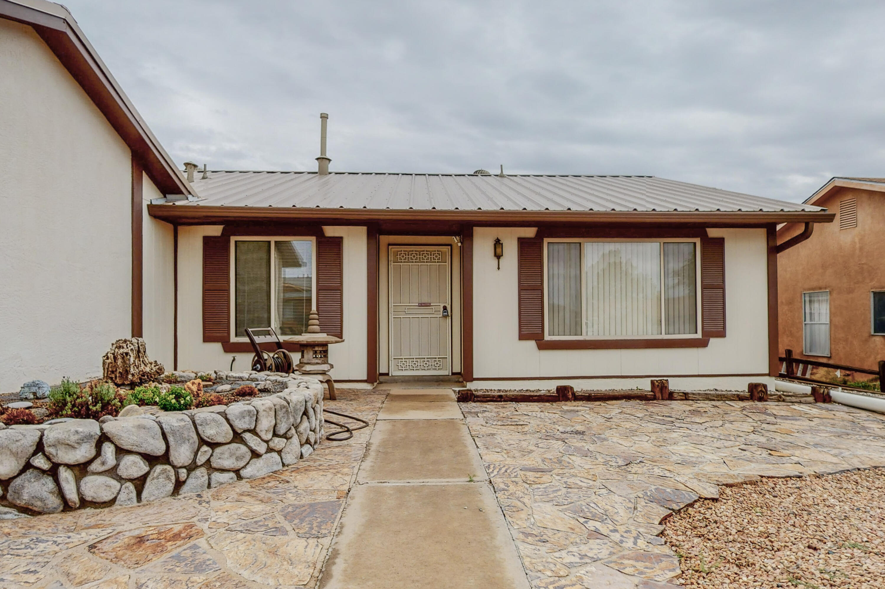 8124 Otero Avenue NE