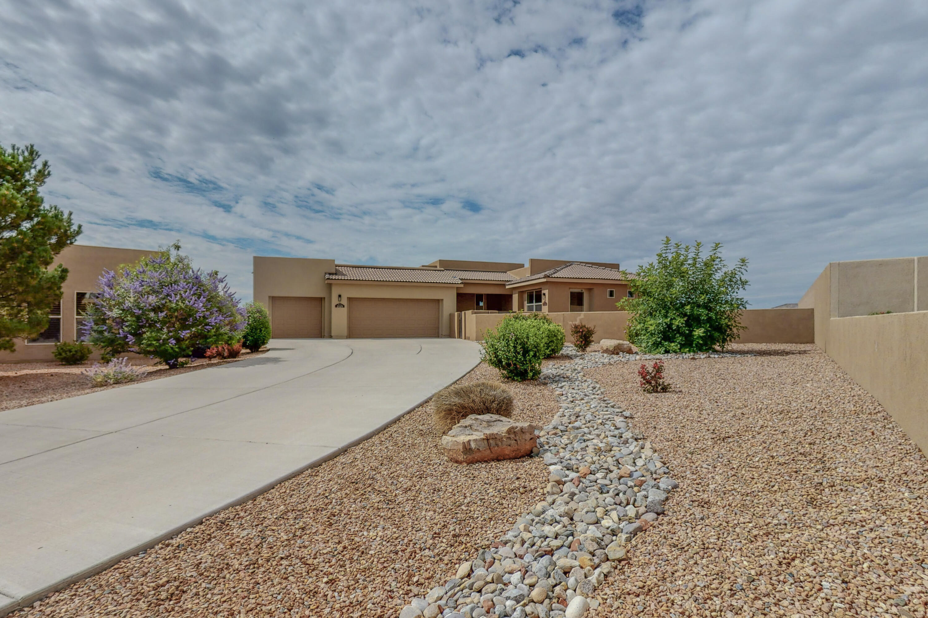 2825 REDONDO SANTA FE NE