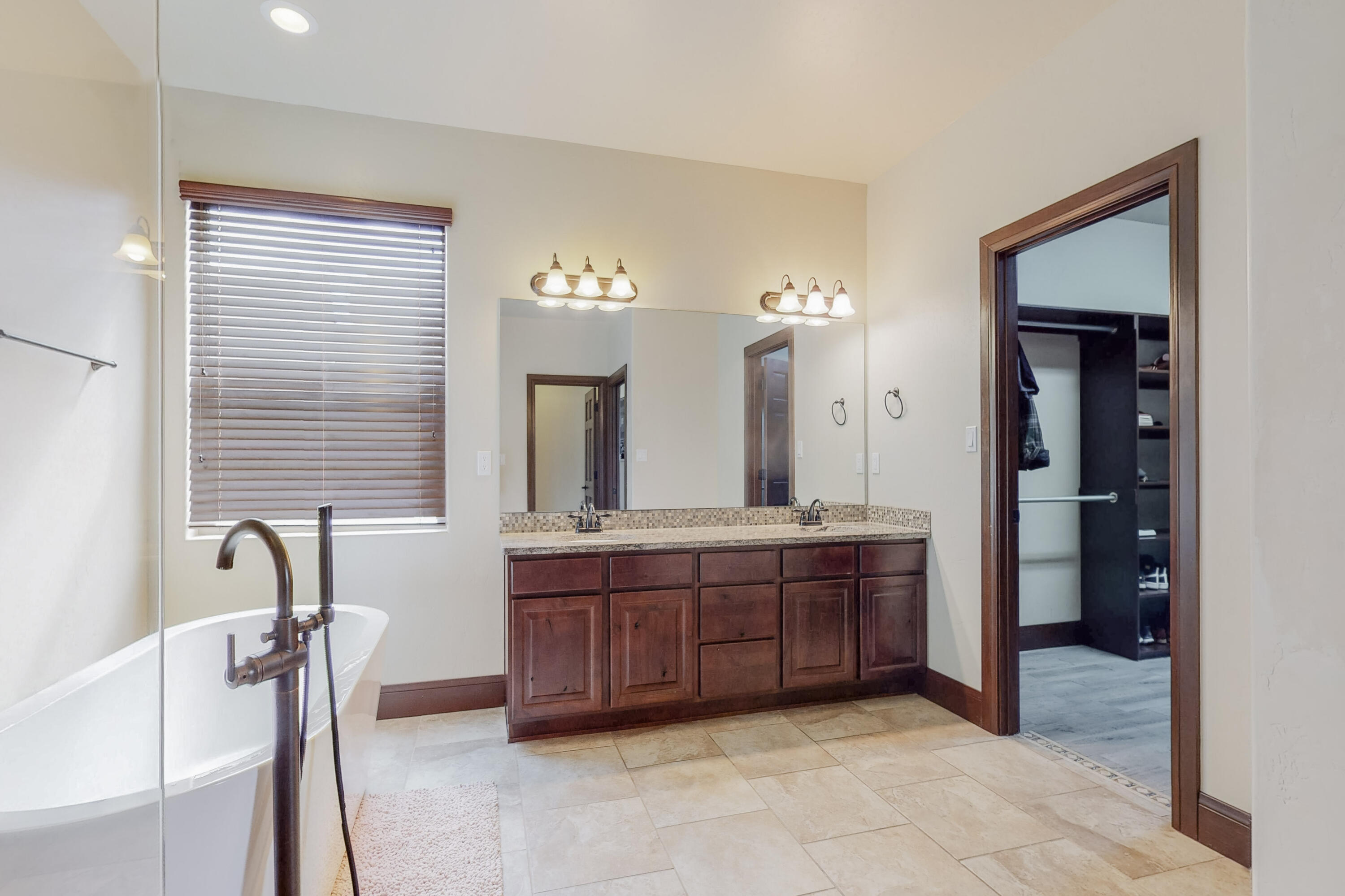 2825 REDONDO SANTA FE NE