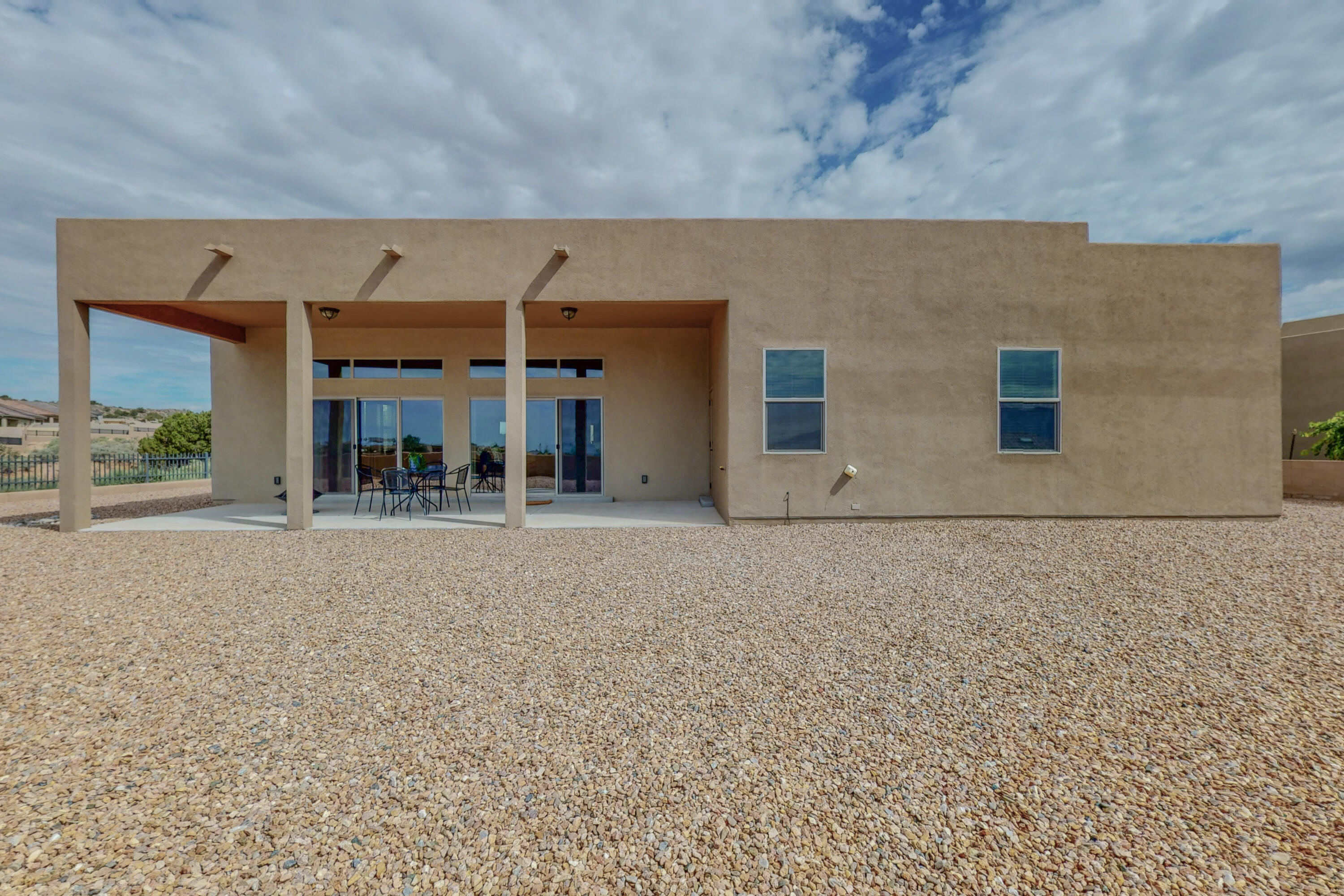 2825 REDONDO SANTA FE NE
