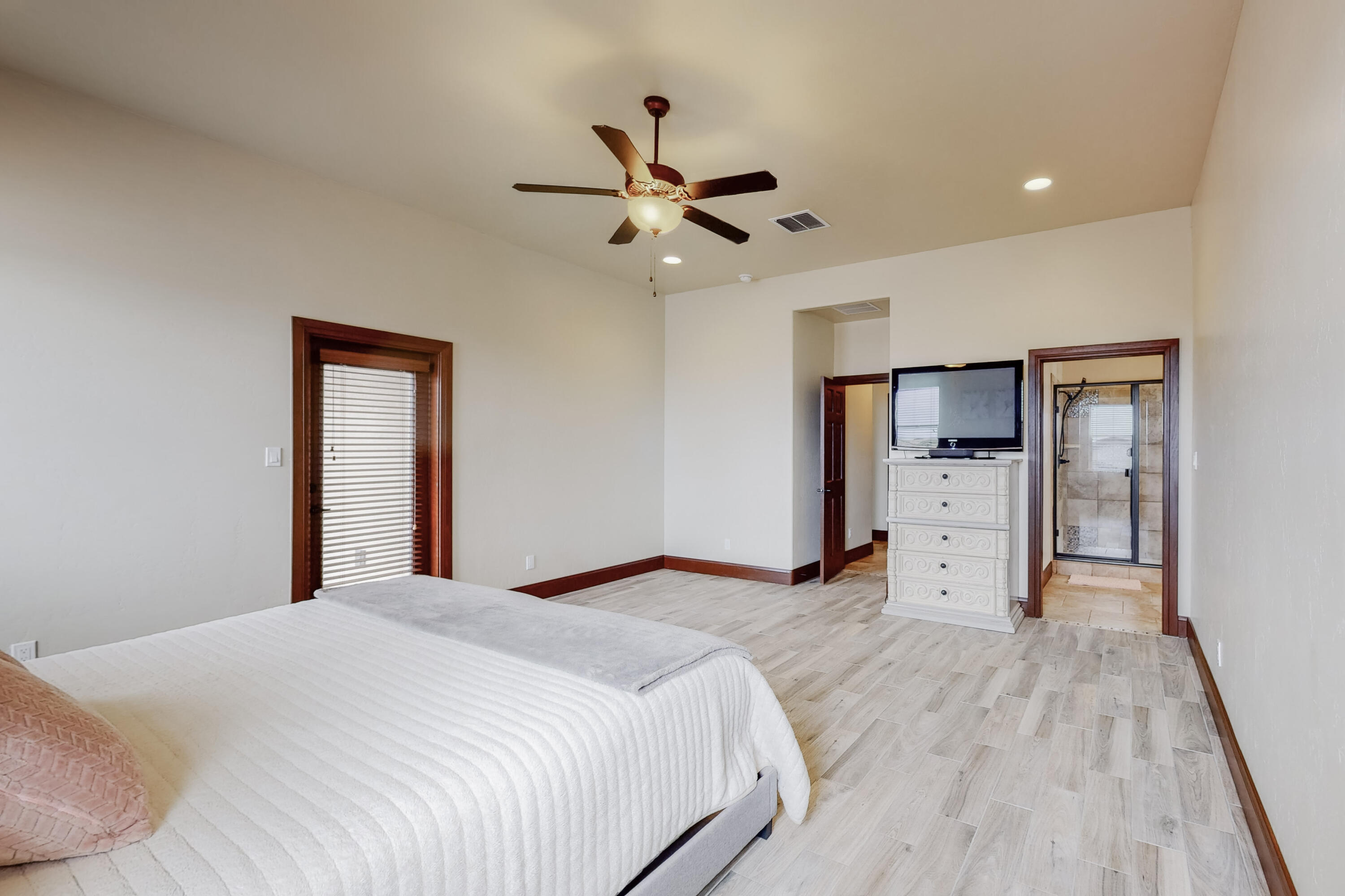 2825 REDONDO SANTA FE NE