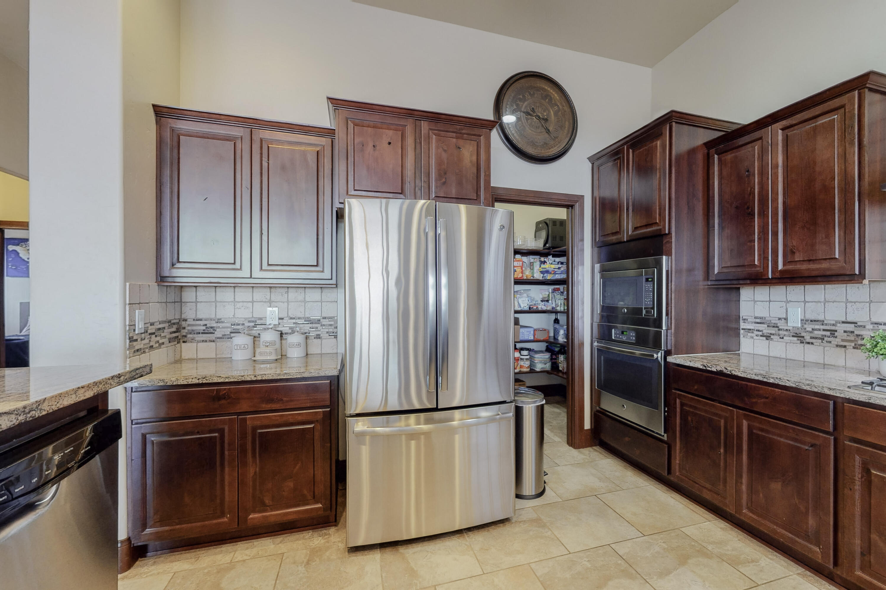 2825 REDONDO SANTA FE NE