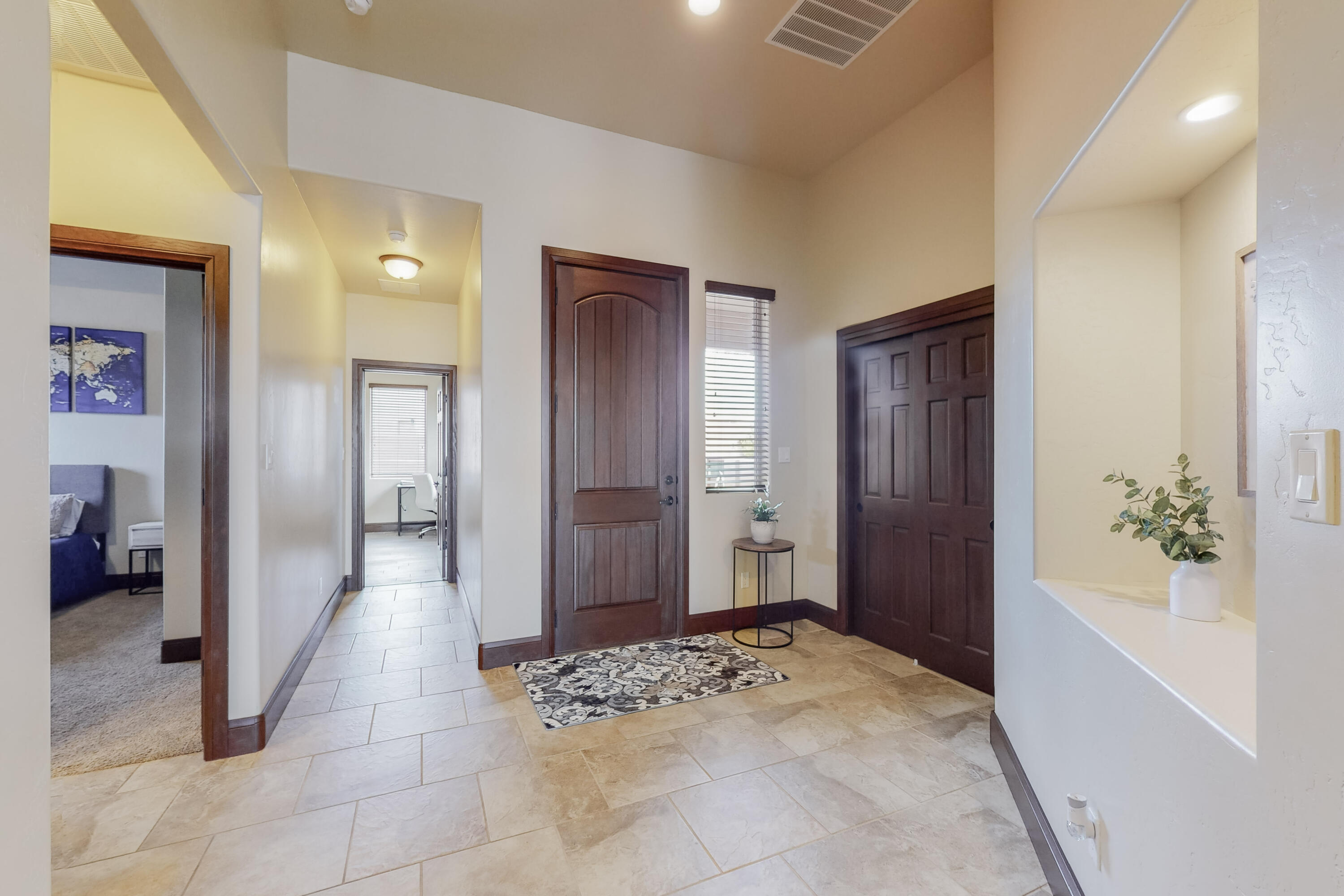 2825 REDONDO SANTA FE NE