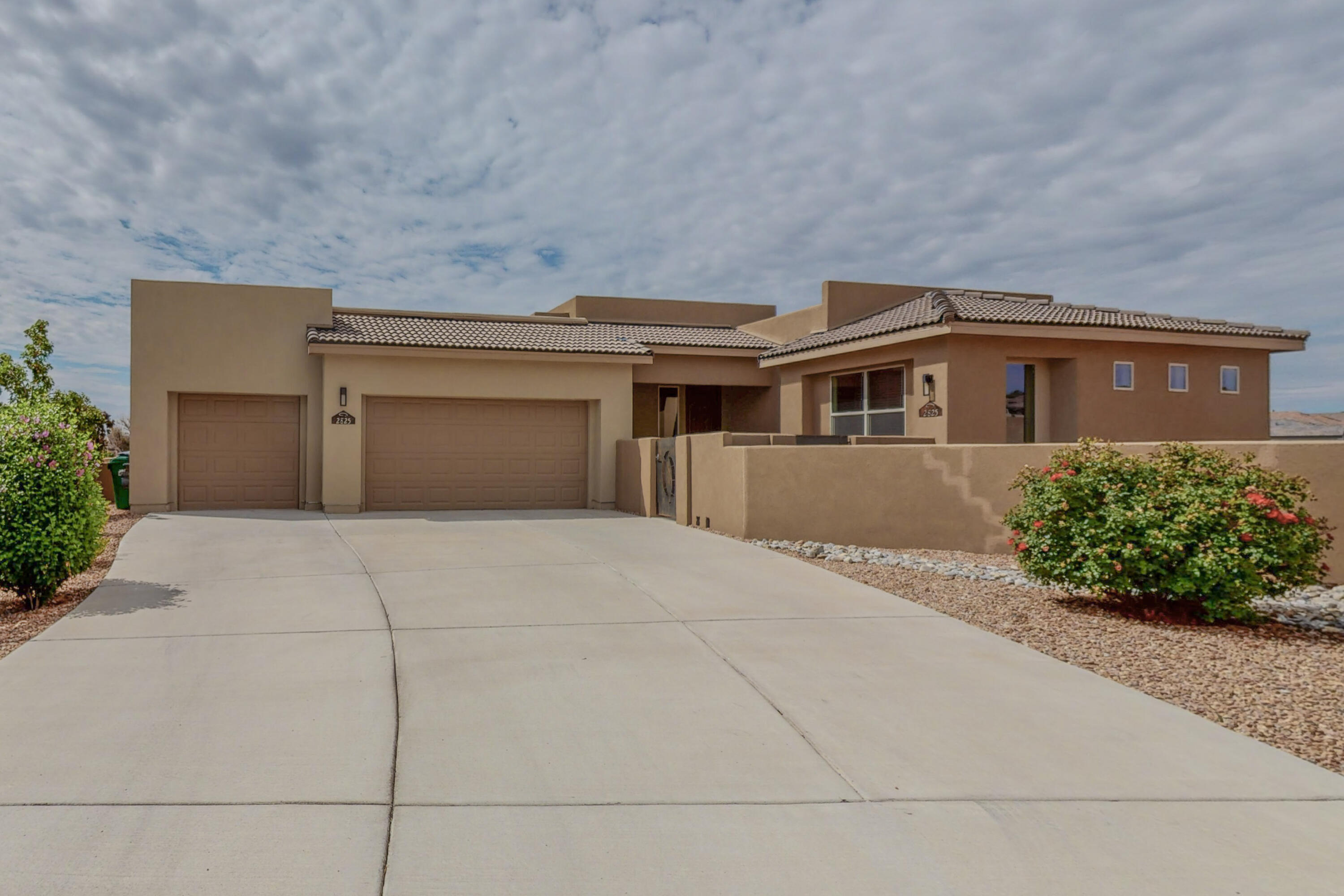 2825 REDONDO SANTA FE NE