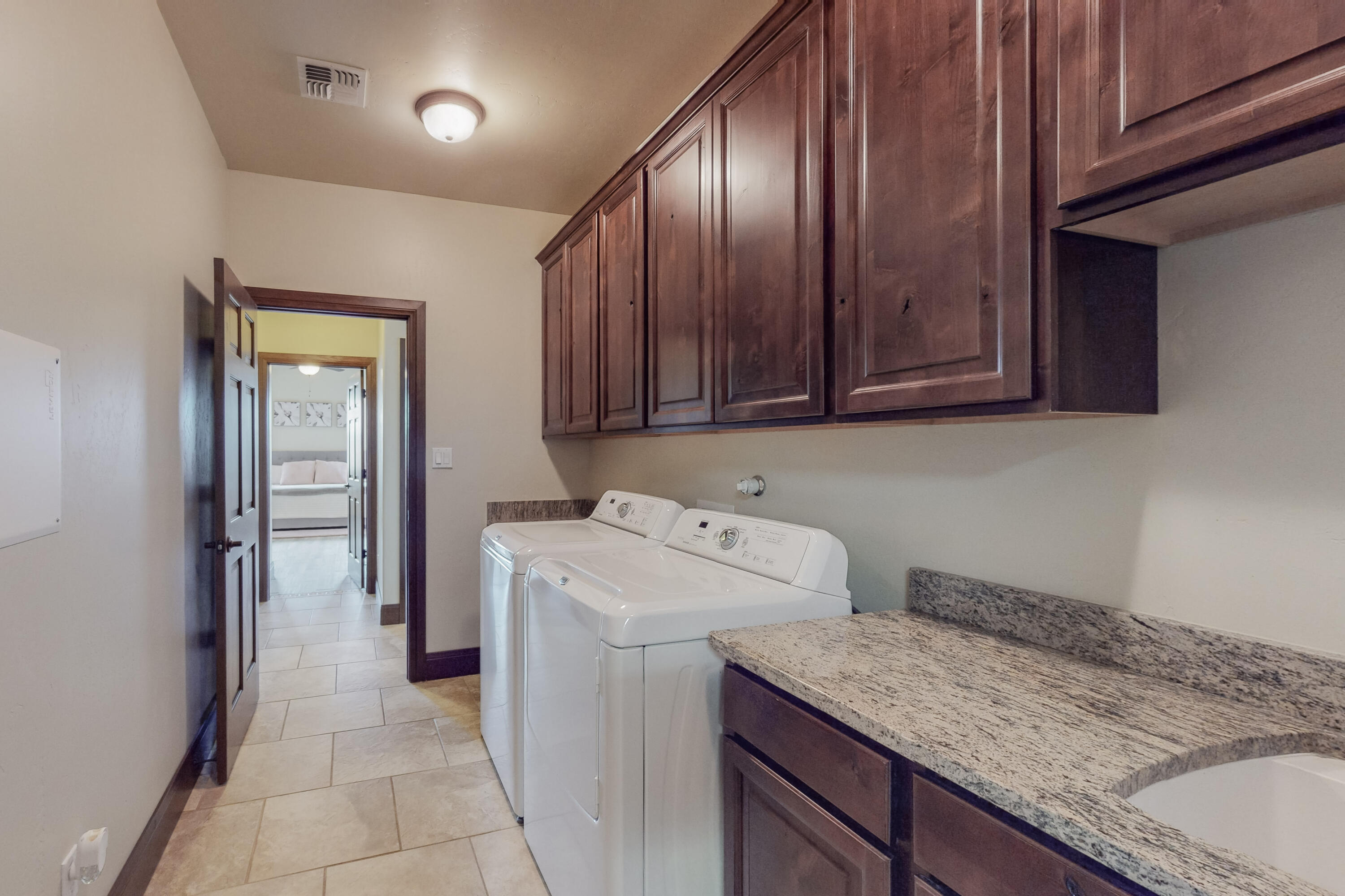 2825 REDONDO SANTA FE NE