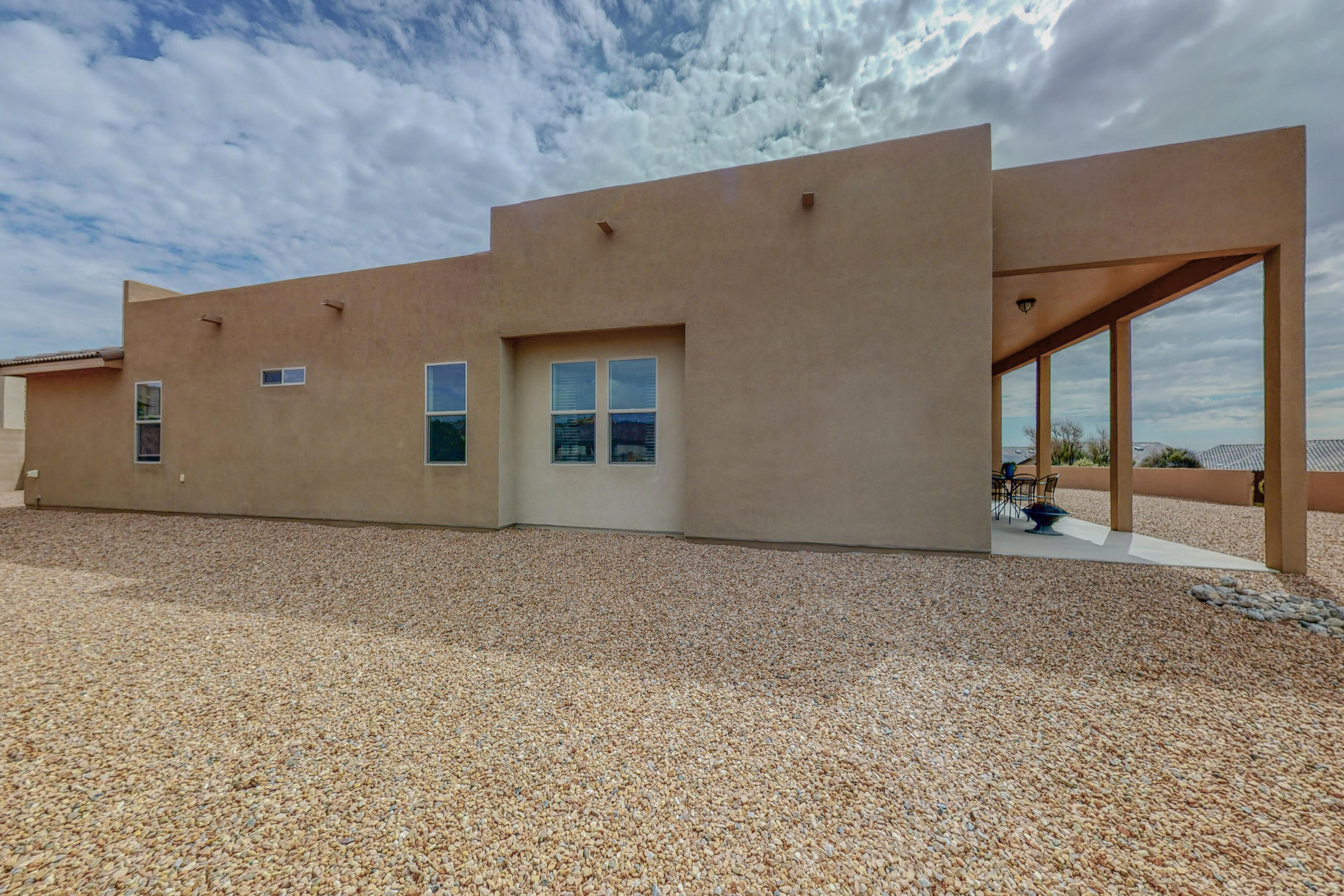 2825 REDONDO SANTA FE NE