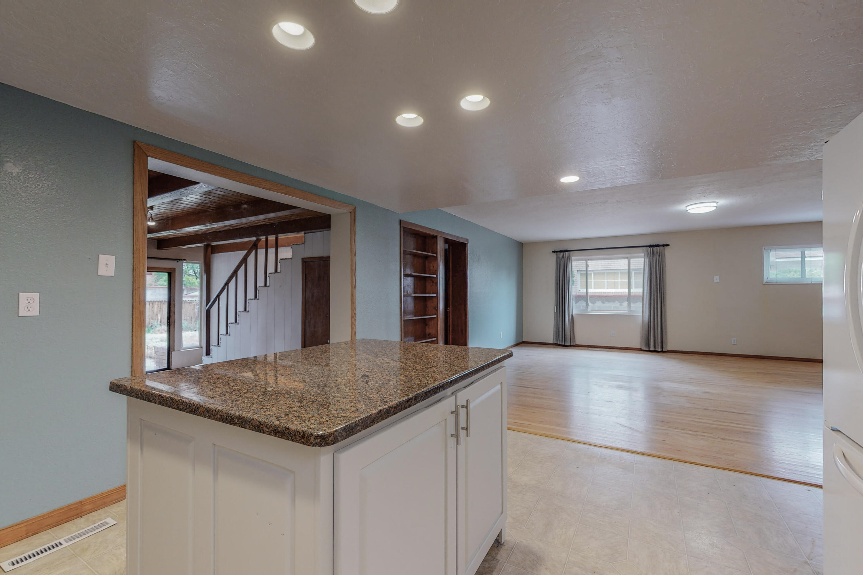 4011 SAN ANDRES Avenue NE