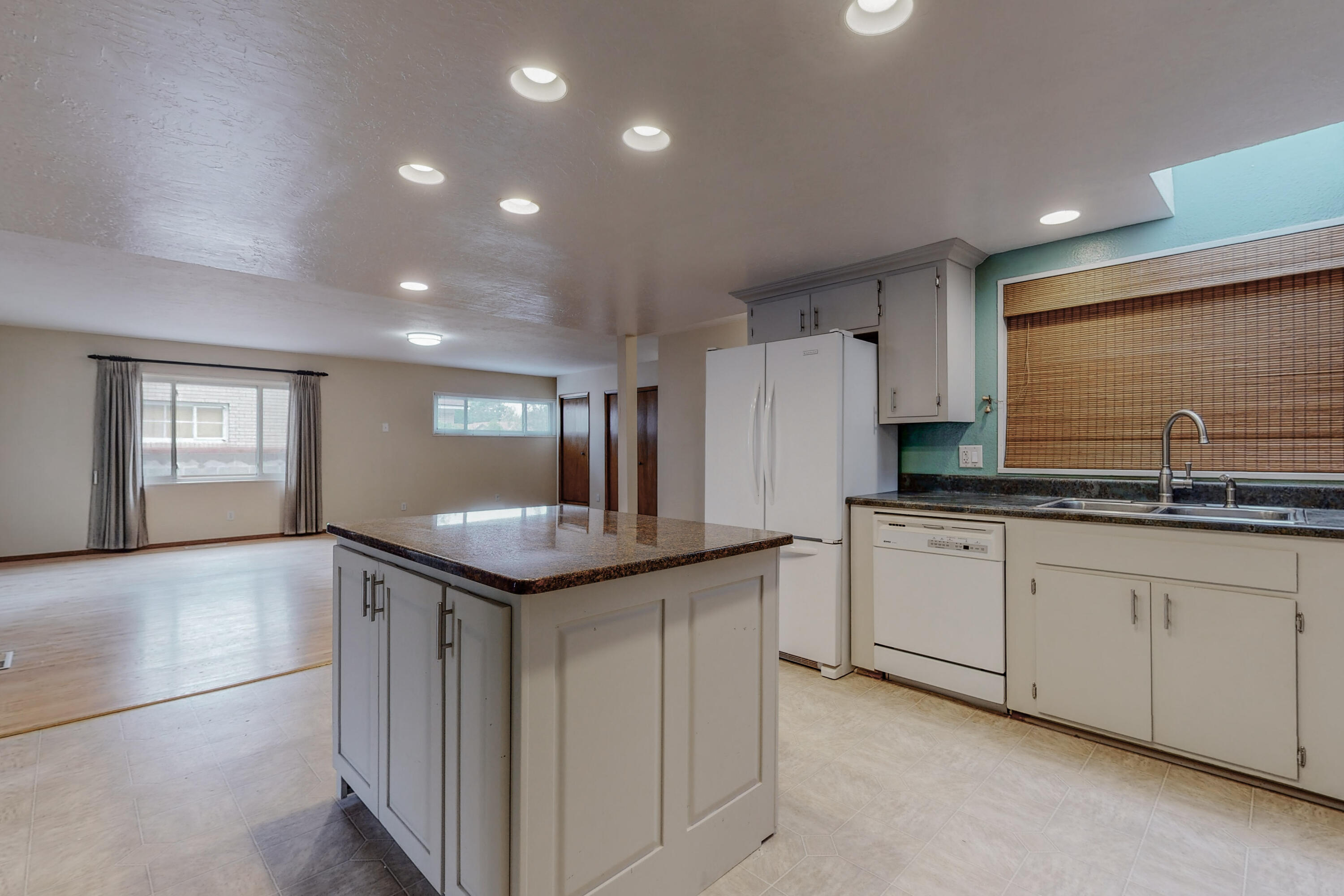 4011 SAN ANDRES Avenue NE