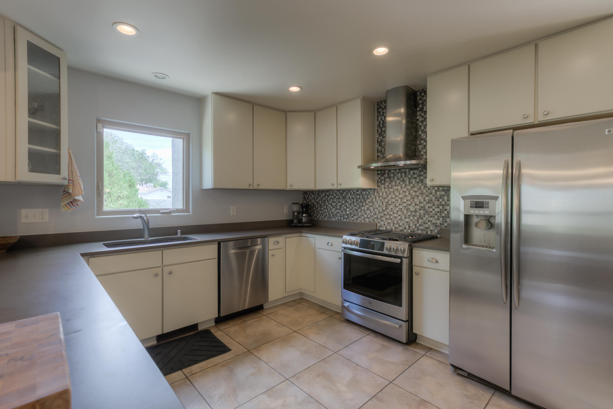 544 Solano Drive NE