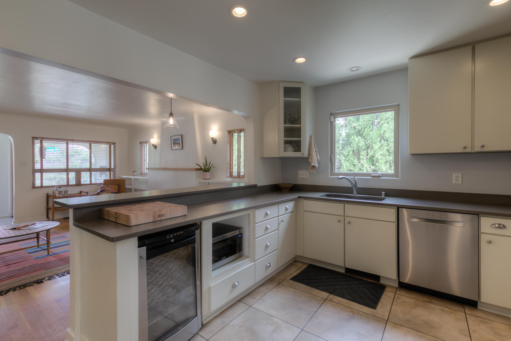 544 Solano Drive NE