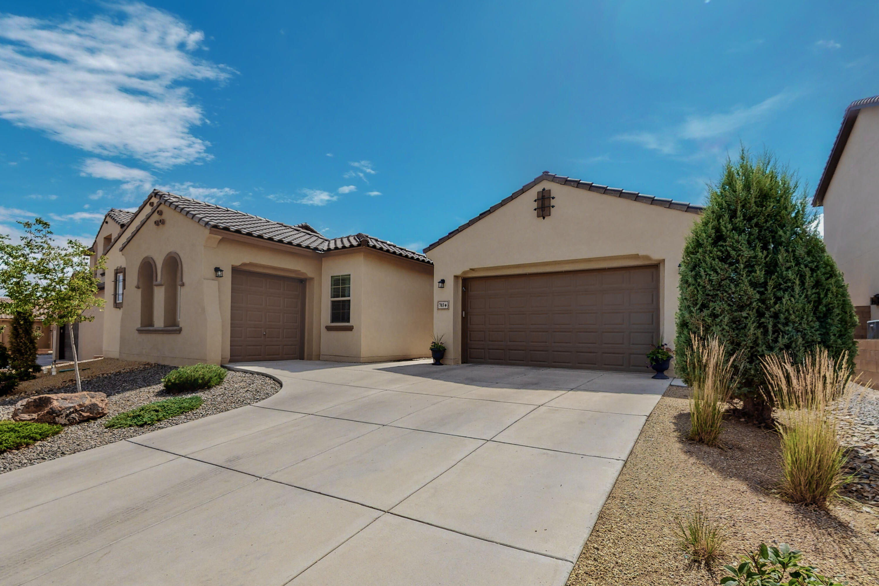 703 Vista Este Trail NE