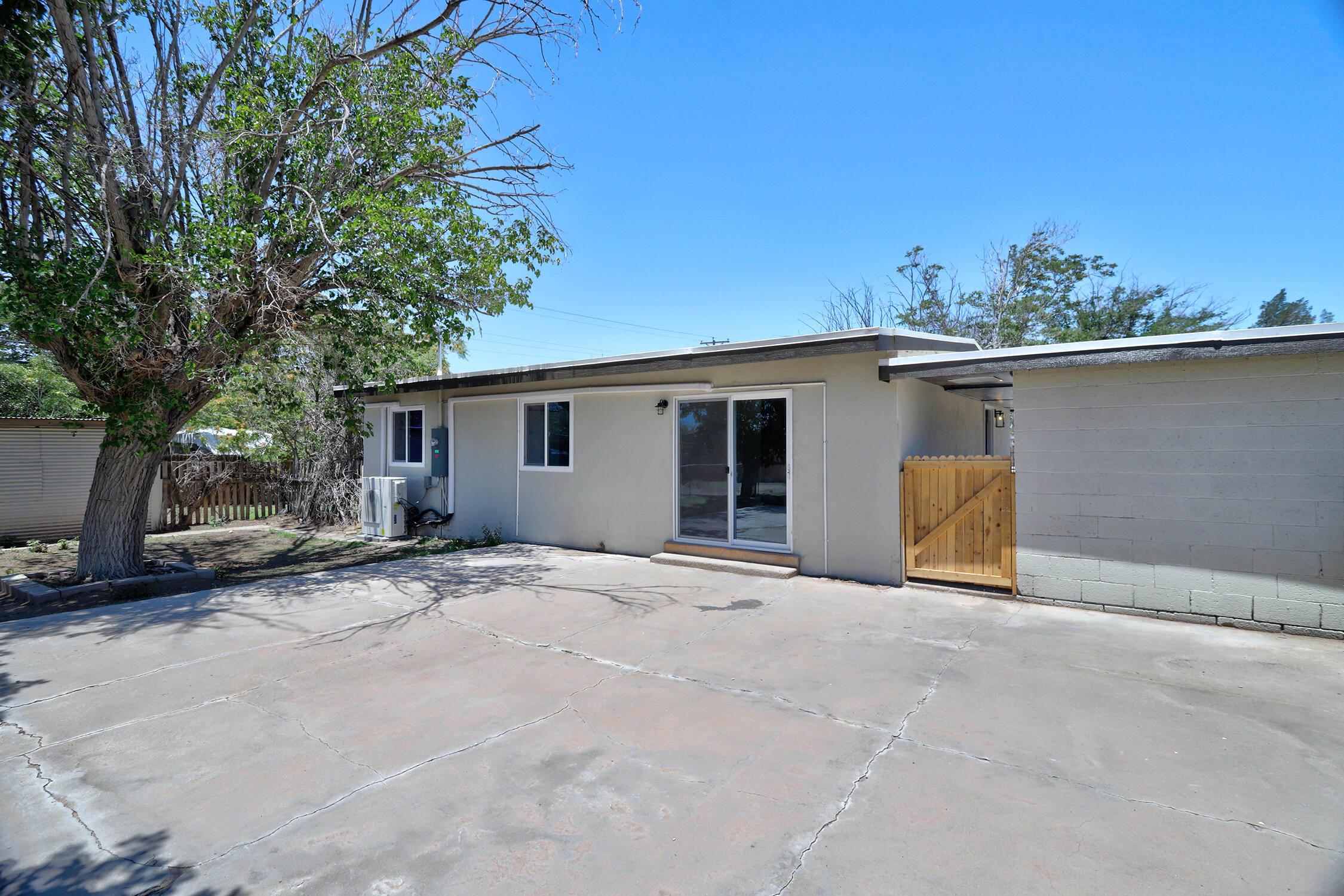 208 CAMINO SEIS SW