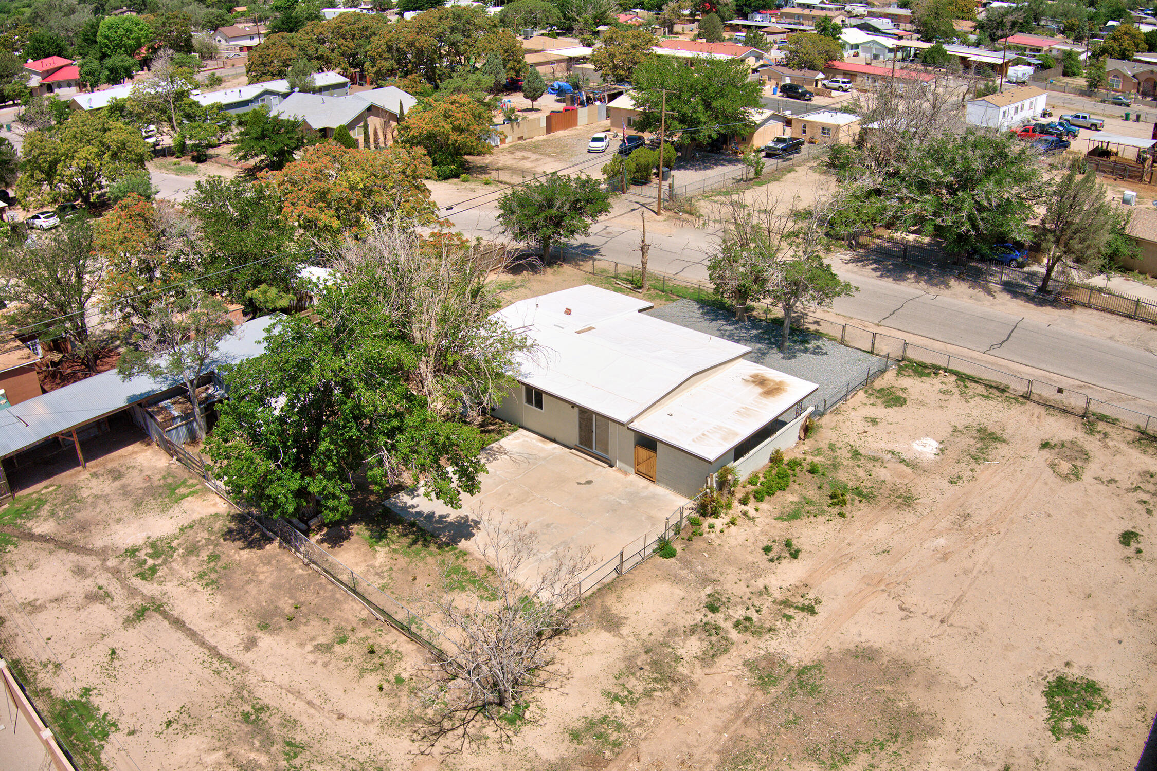 208 CAMINO SEIS SW