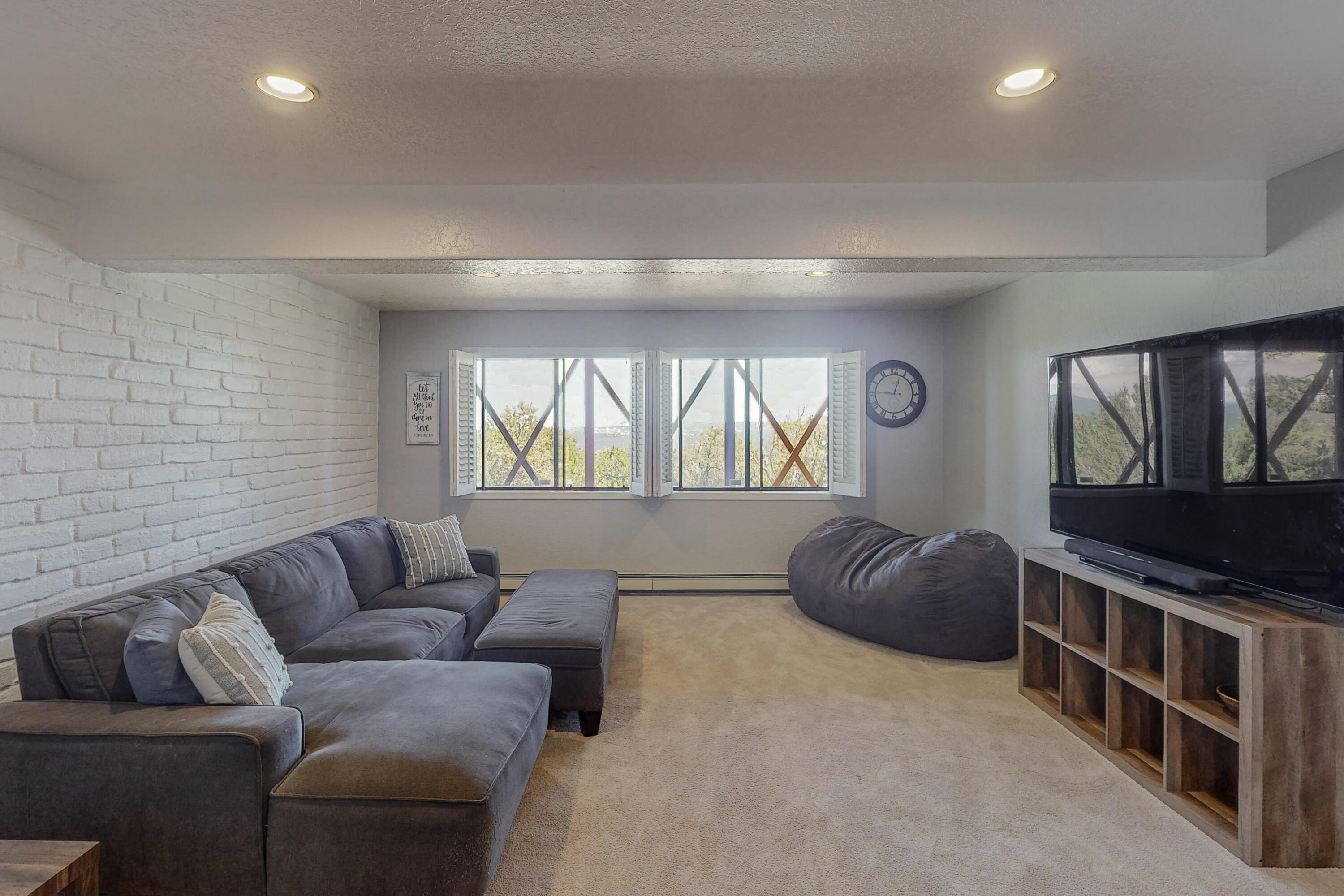 8 HIGH COUNTRY Drive