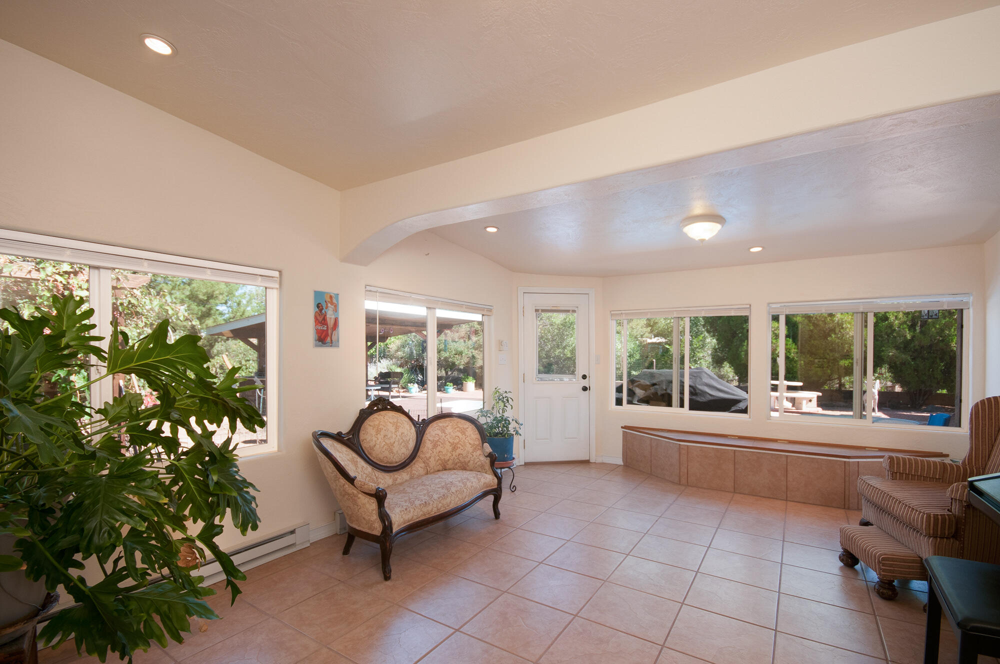 1719 Calle Los Vecinos NW