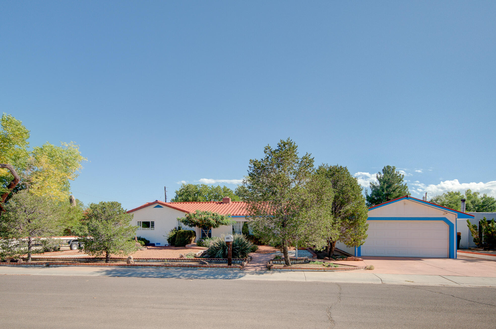 1719 Calle Los Vecinos NW