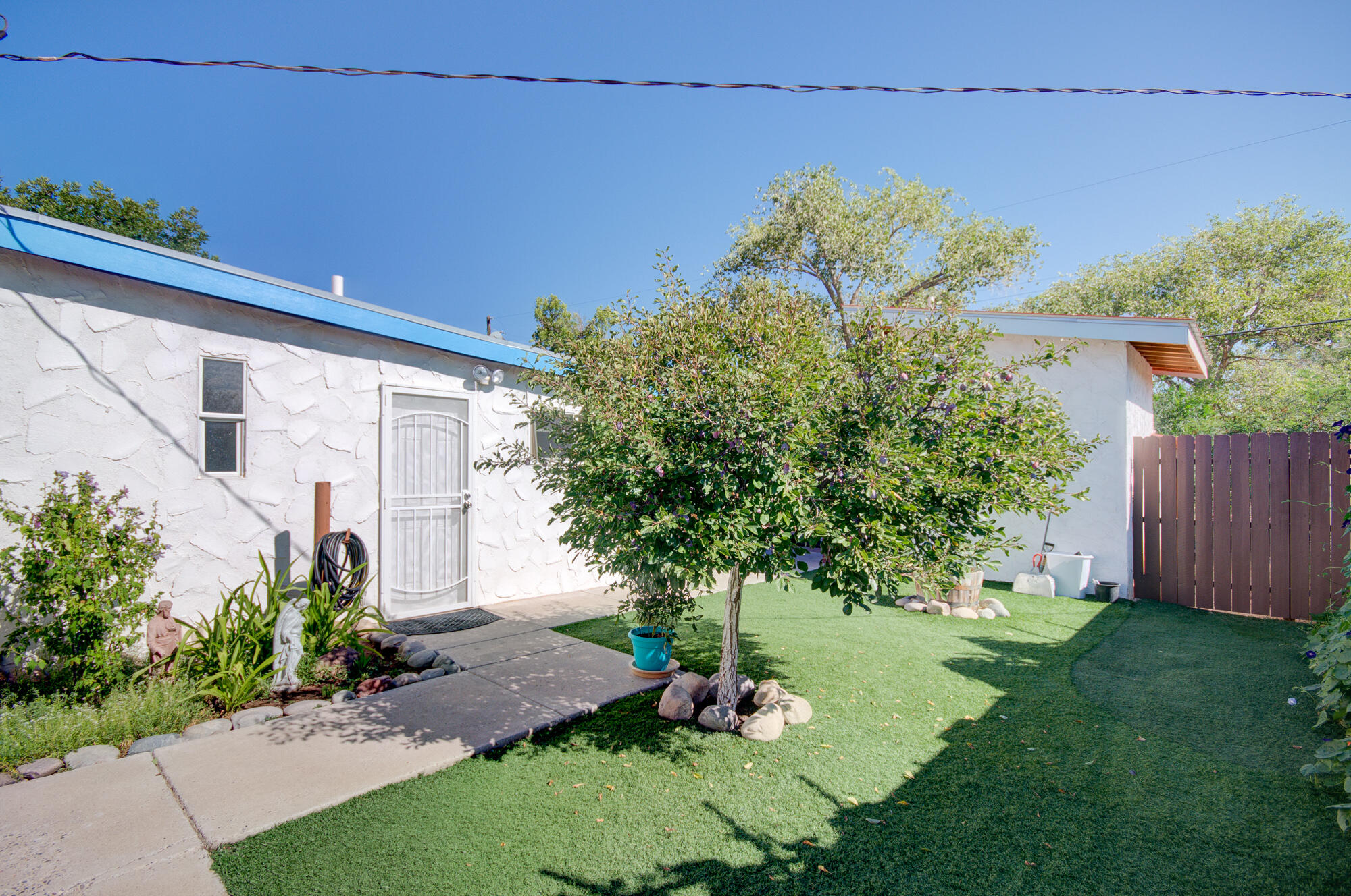 1719 Calle Los Vecinos NW
