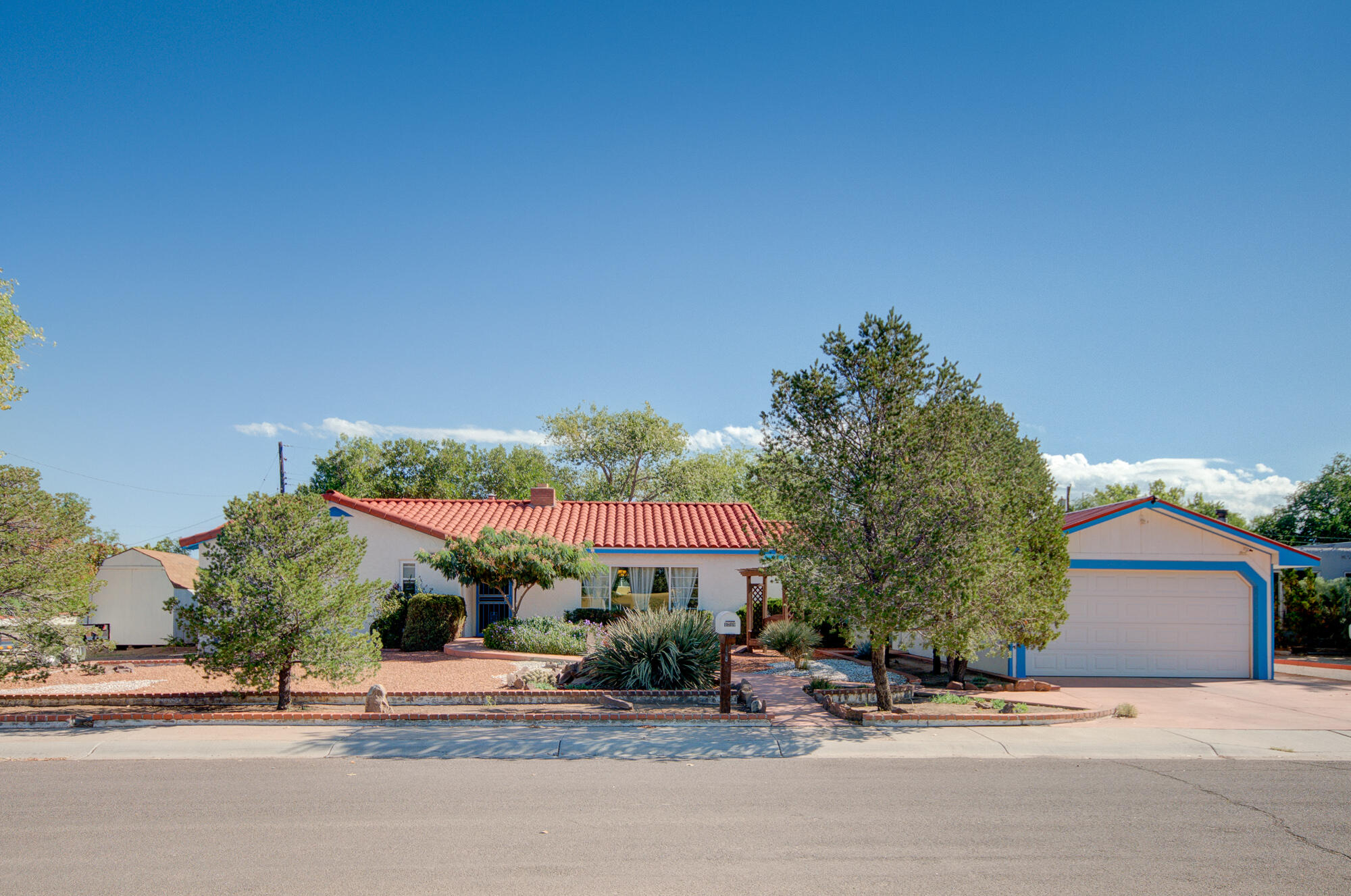 1719 Calle Los Vecinos NW