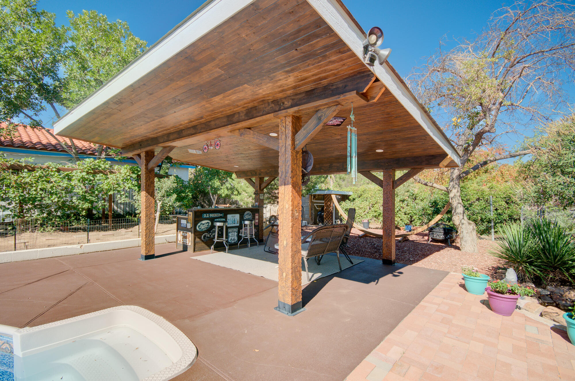 1719 Calle Los Vecinos NW