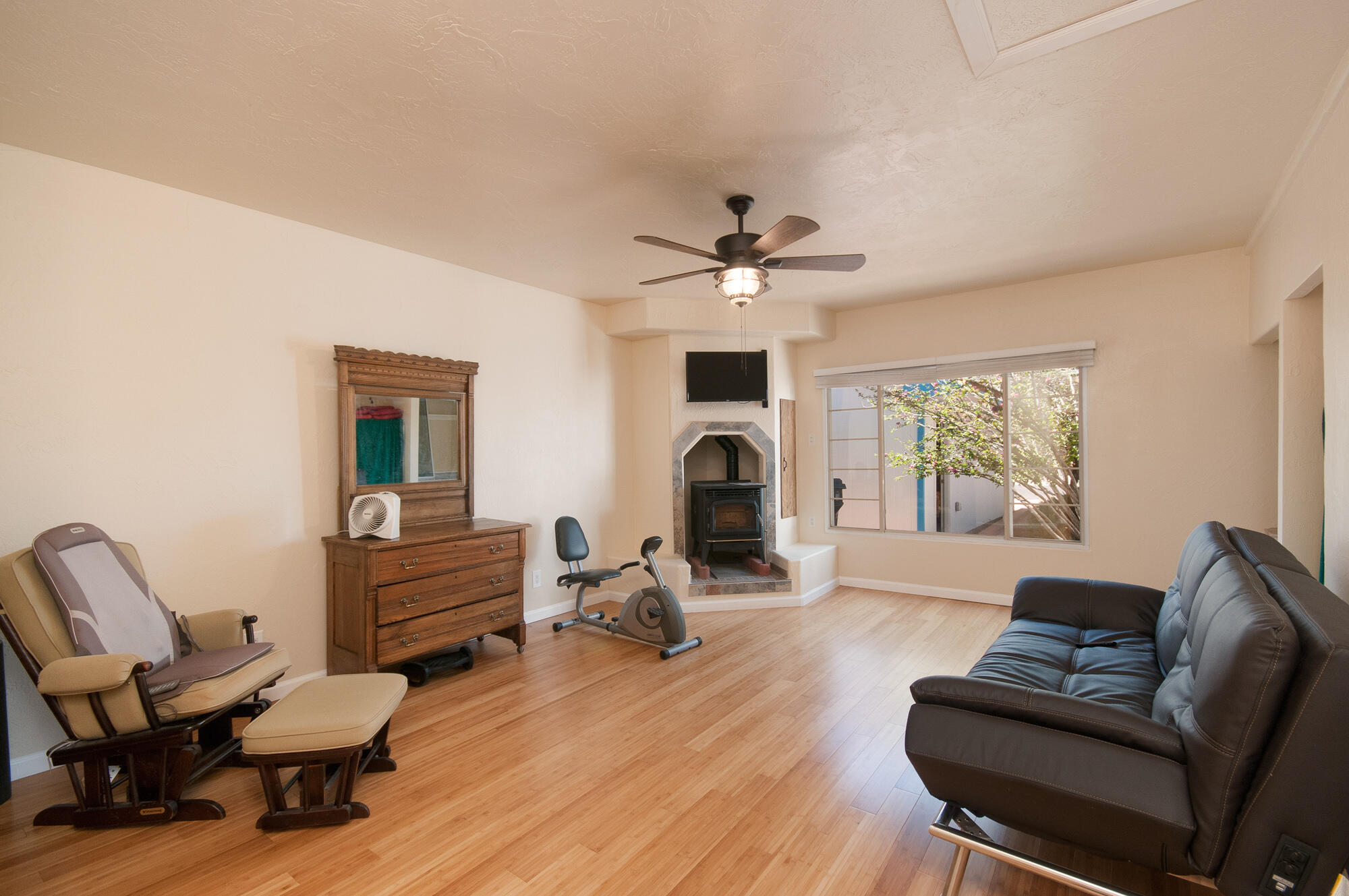 1719 Calle Los Vecinos NW